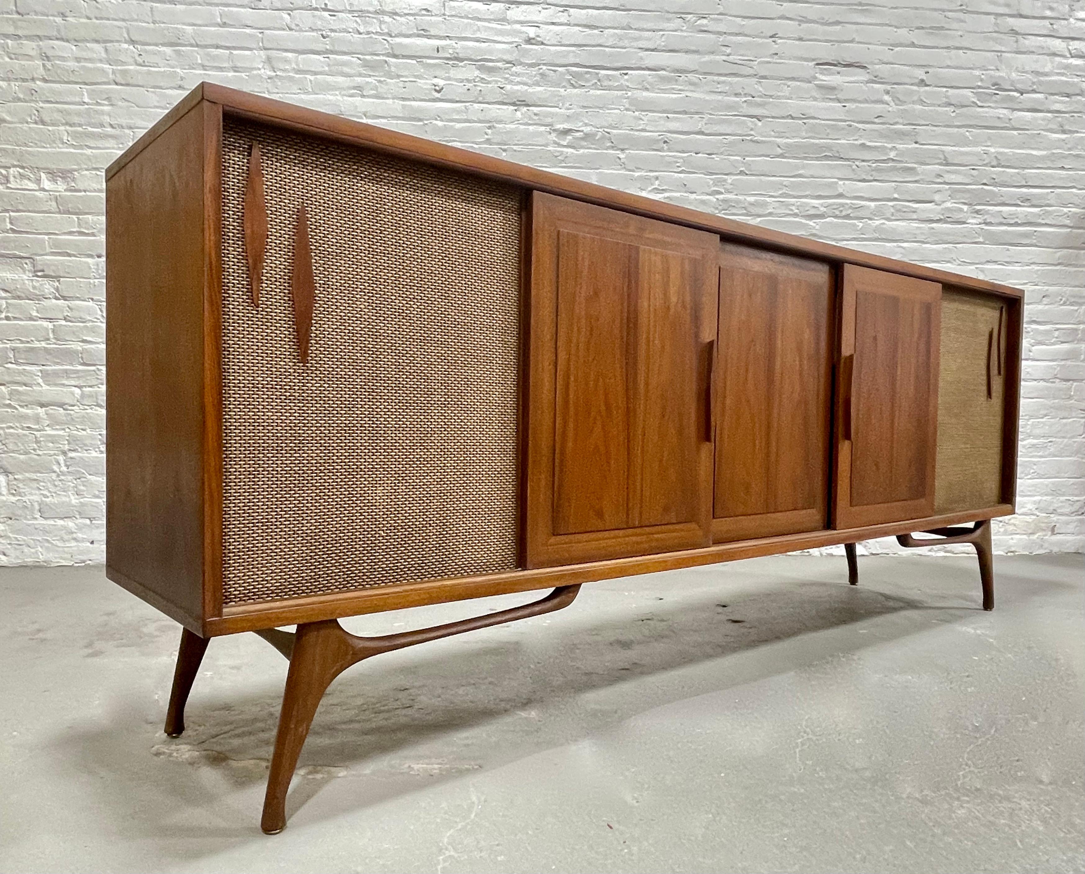 Extra LONG Mid Century MODERN Walnut Stereo Cabinet / CREDENZA / Media Stand In Good Condition In Weehawken, NJ