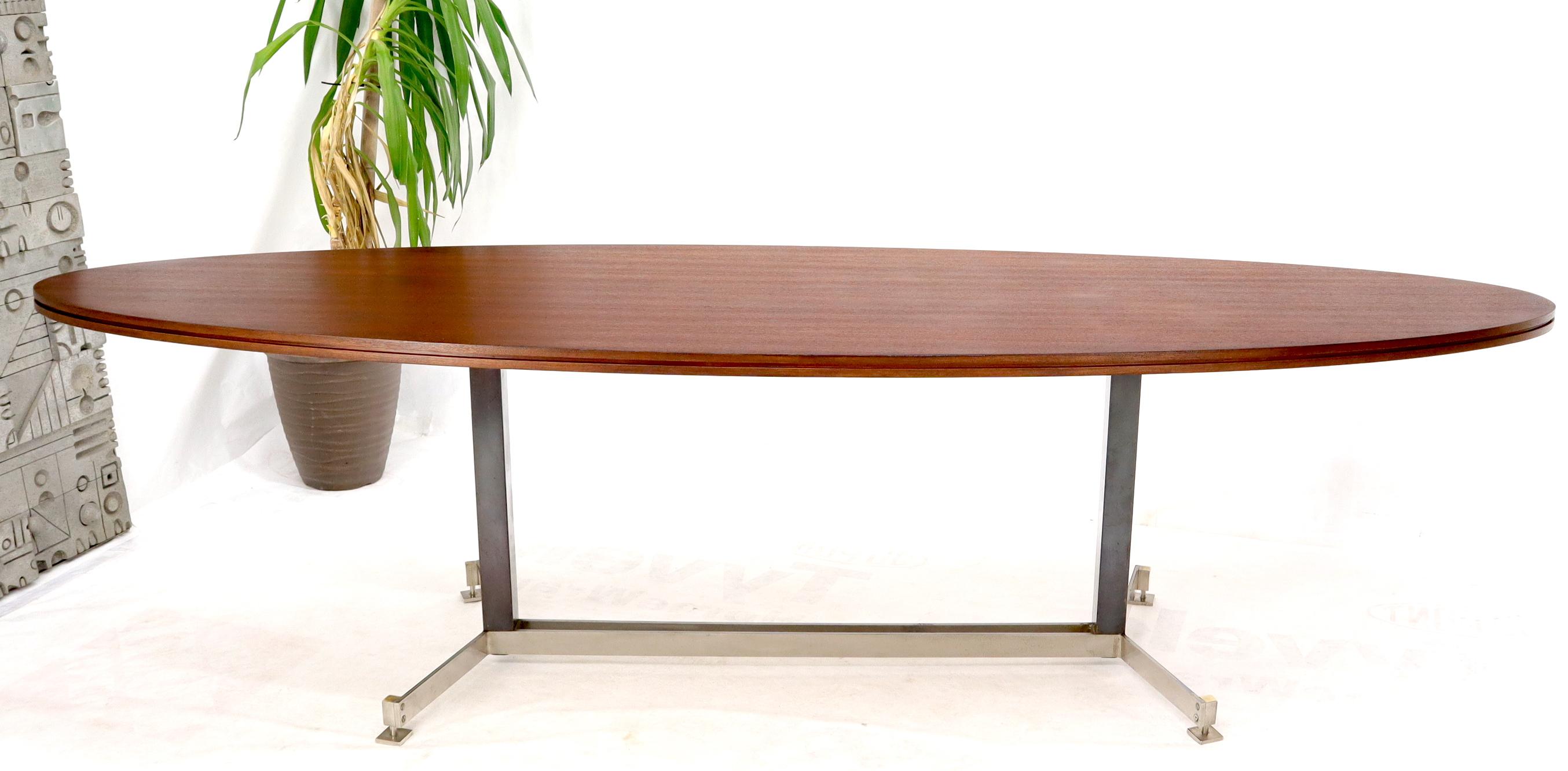 Américain Table de conférence de salle à manger ovale extra-longue en noyer foncé sur base en chrome inoxydable en vente