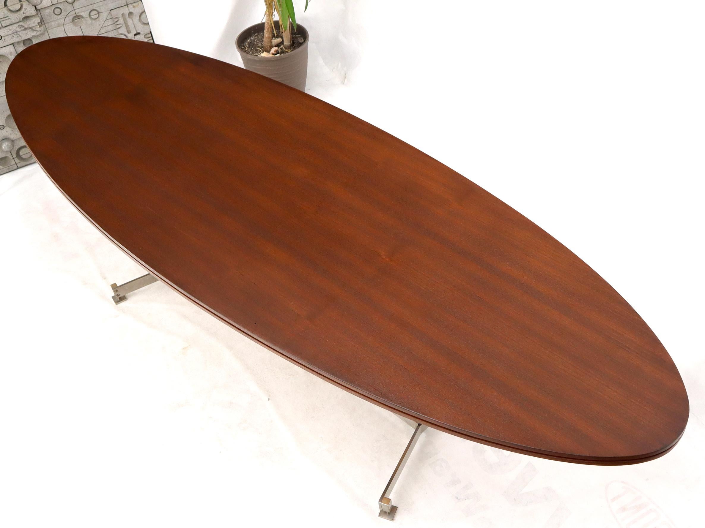 20ième siècle Table de conférence de salle à manger ovale extra-longue en noyer foncé sur base en chrome inoxydable en vente