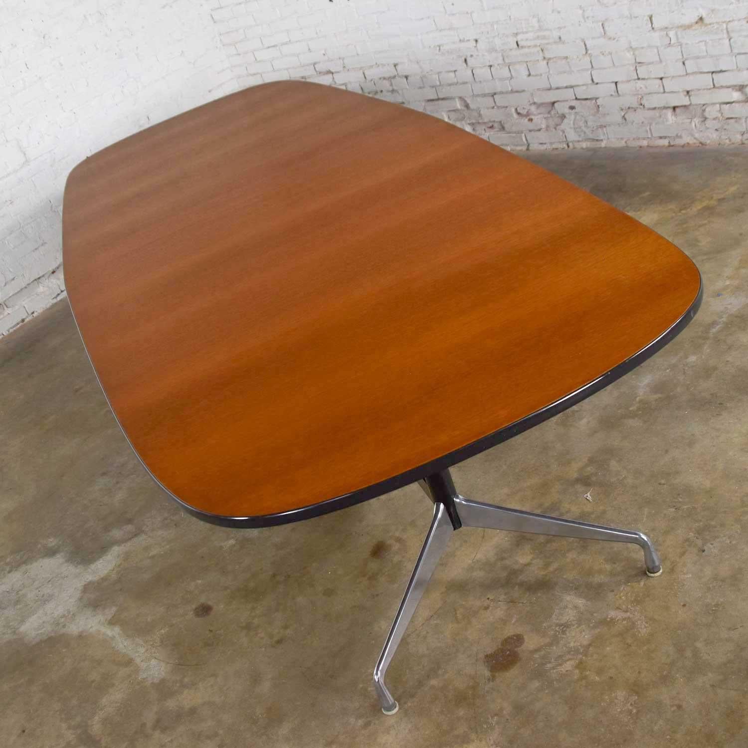 Extra Long Segmented Universal Base Elliptical Table by Eames for Herman Miller 3