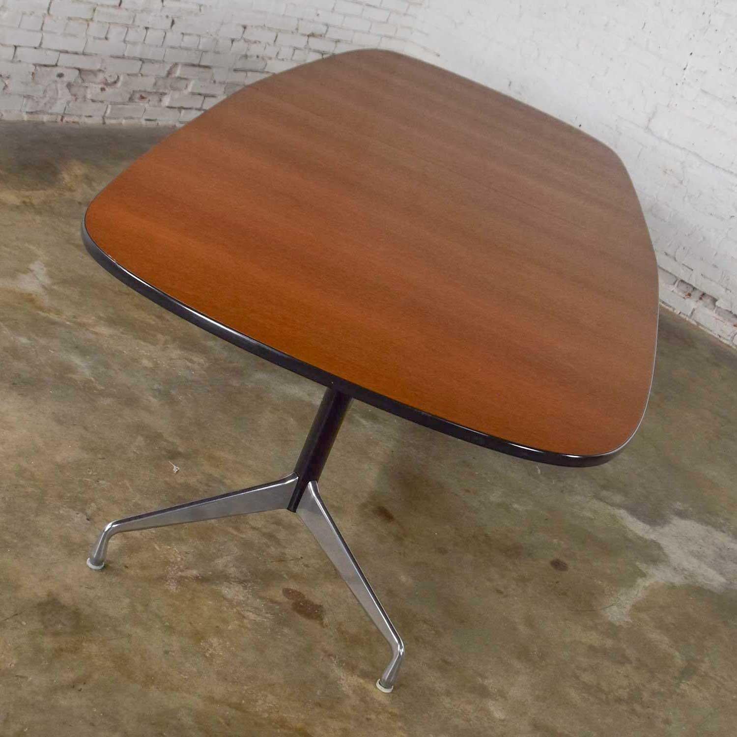 Extra Long Segmented Universal Base Elliptical Table by Eames for Herman Miller 4