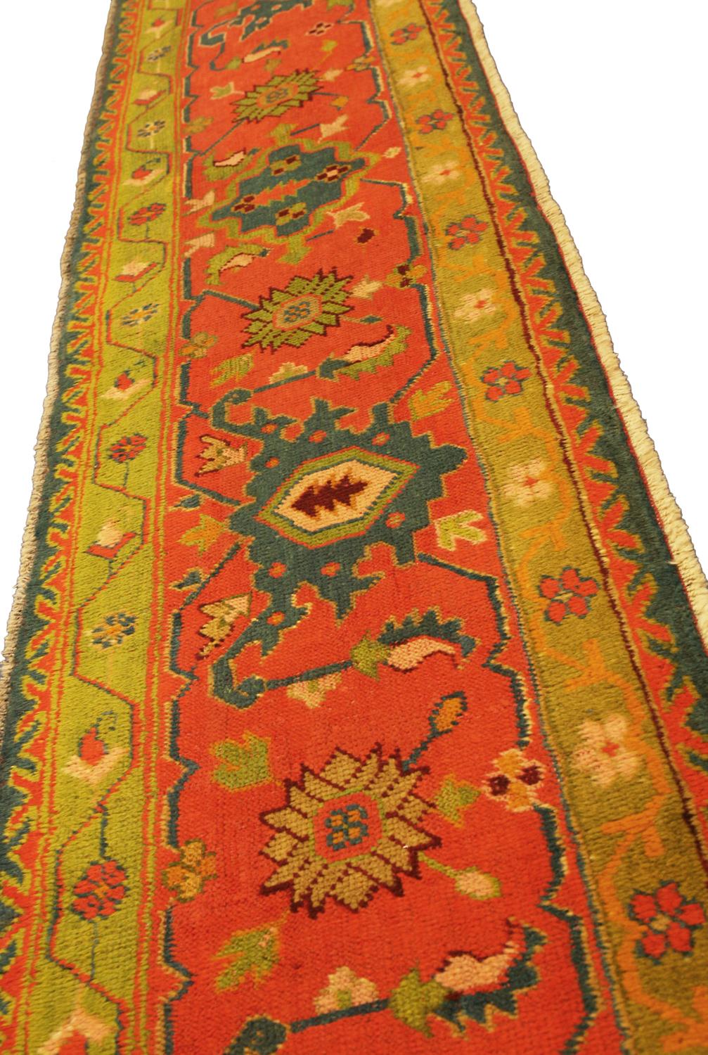 XIXe siècle Tapis Ushak Long Runner en vente