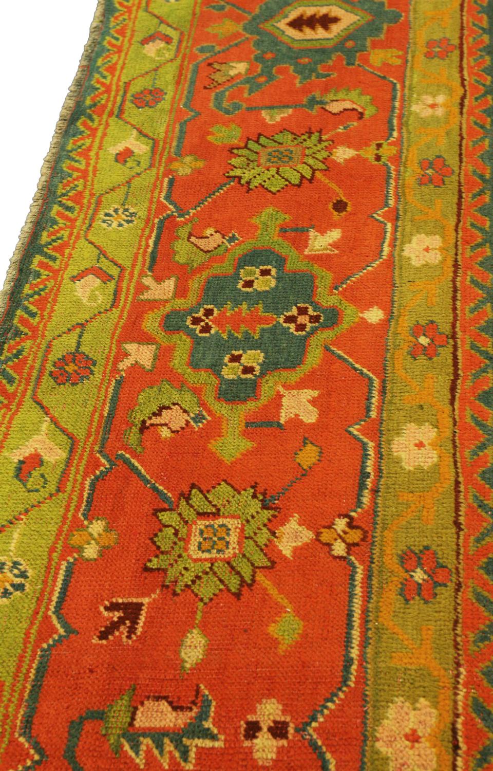 Tapis Ushak Long Runner en vente 1