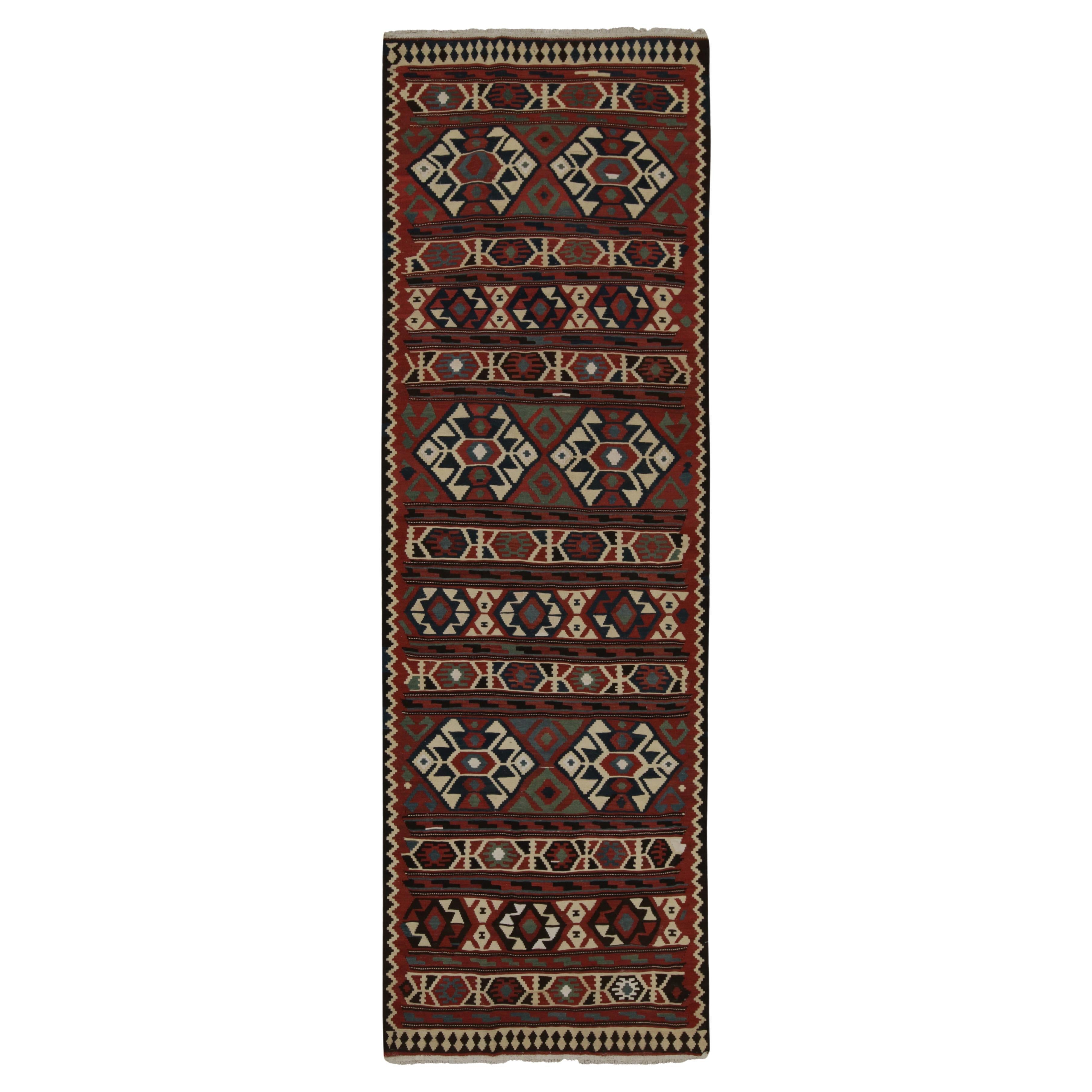 Extralanger persischer Stammeskunst-Kelim mit geometrischen Mustern – Teppich & Kelim