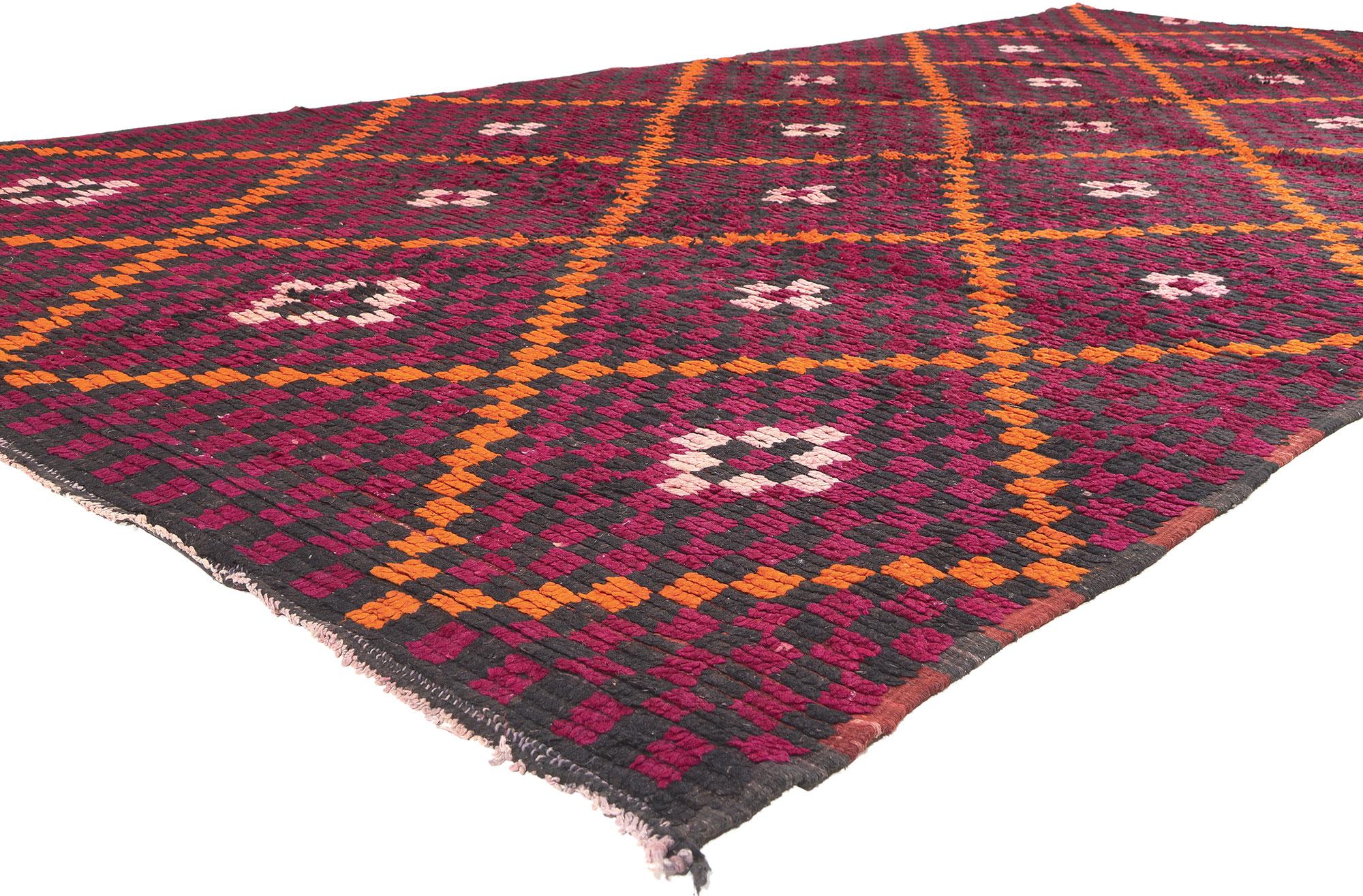 20226 Vintage Talsint Moroccan Rug, 07'01 x 14'06
In a seamless fusion of Mid-Century Modern style and nomadic charm with a distinctive checkered pattern, this hand knotted wool vintage Talsint Moroccan rug not only harmonizes with modern