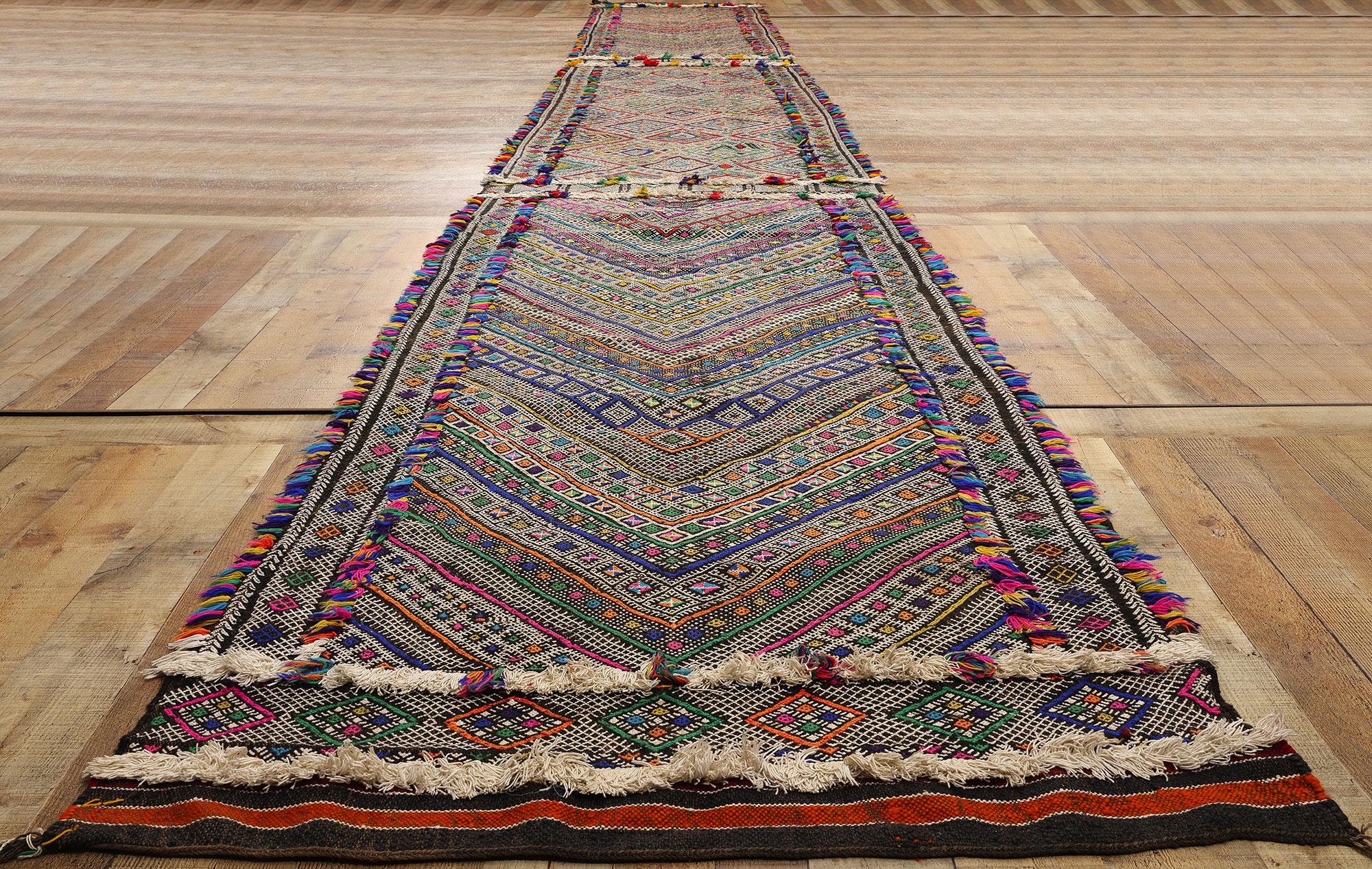 Midcentury Bohemian Vintage Moroccan Zemmour Kilim Berber Rug, 03'08 x 26'02 In Good Condition For Sale In Dallas, TX