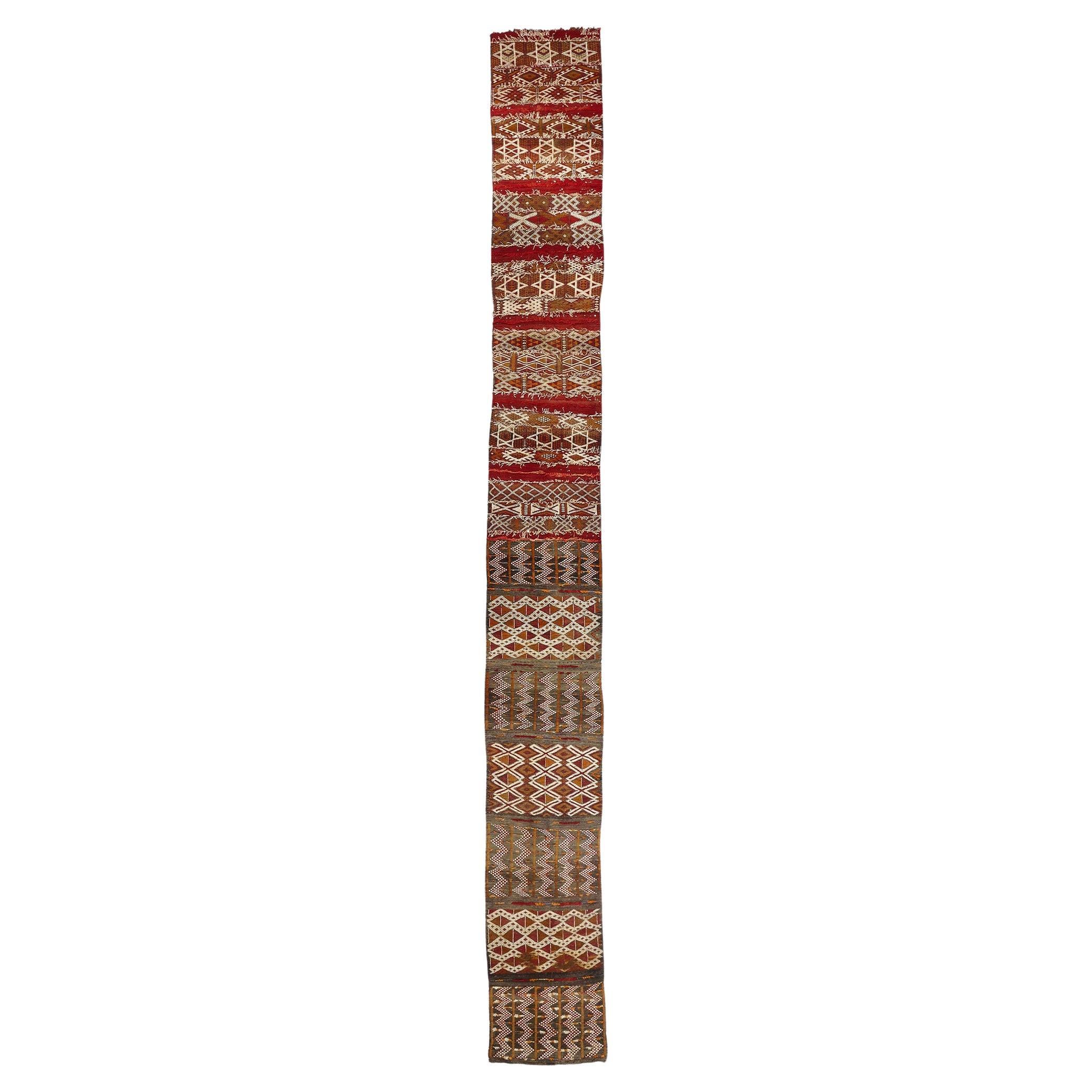 Midcentury Bohemian Vintage Marokkanisch Zemmour Kilim Berber Teppich, 02'07 x 23'02 im Angebot