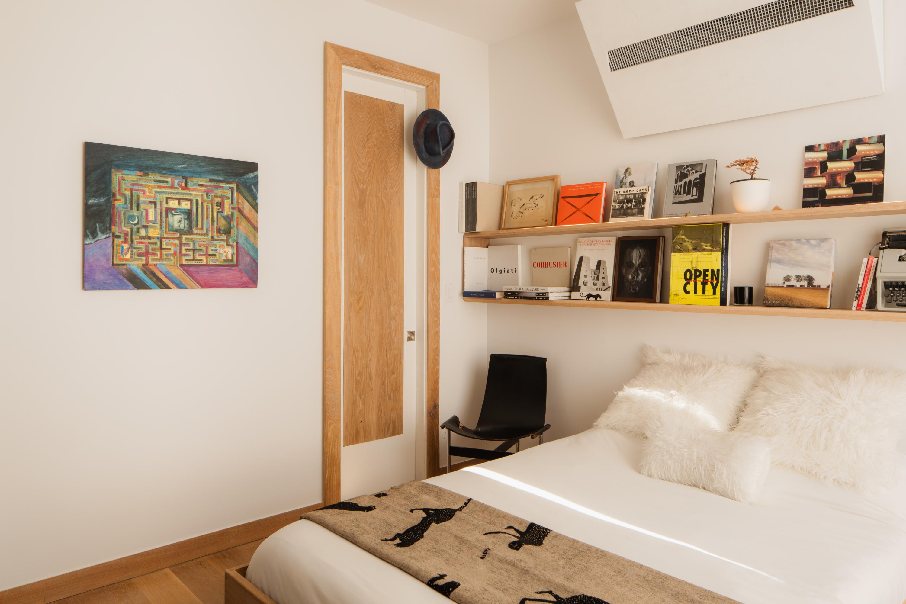 Estante de exposición extra largo de roble blanco macizo Moderno de mediados de siglo en venta