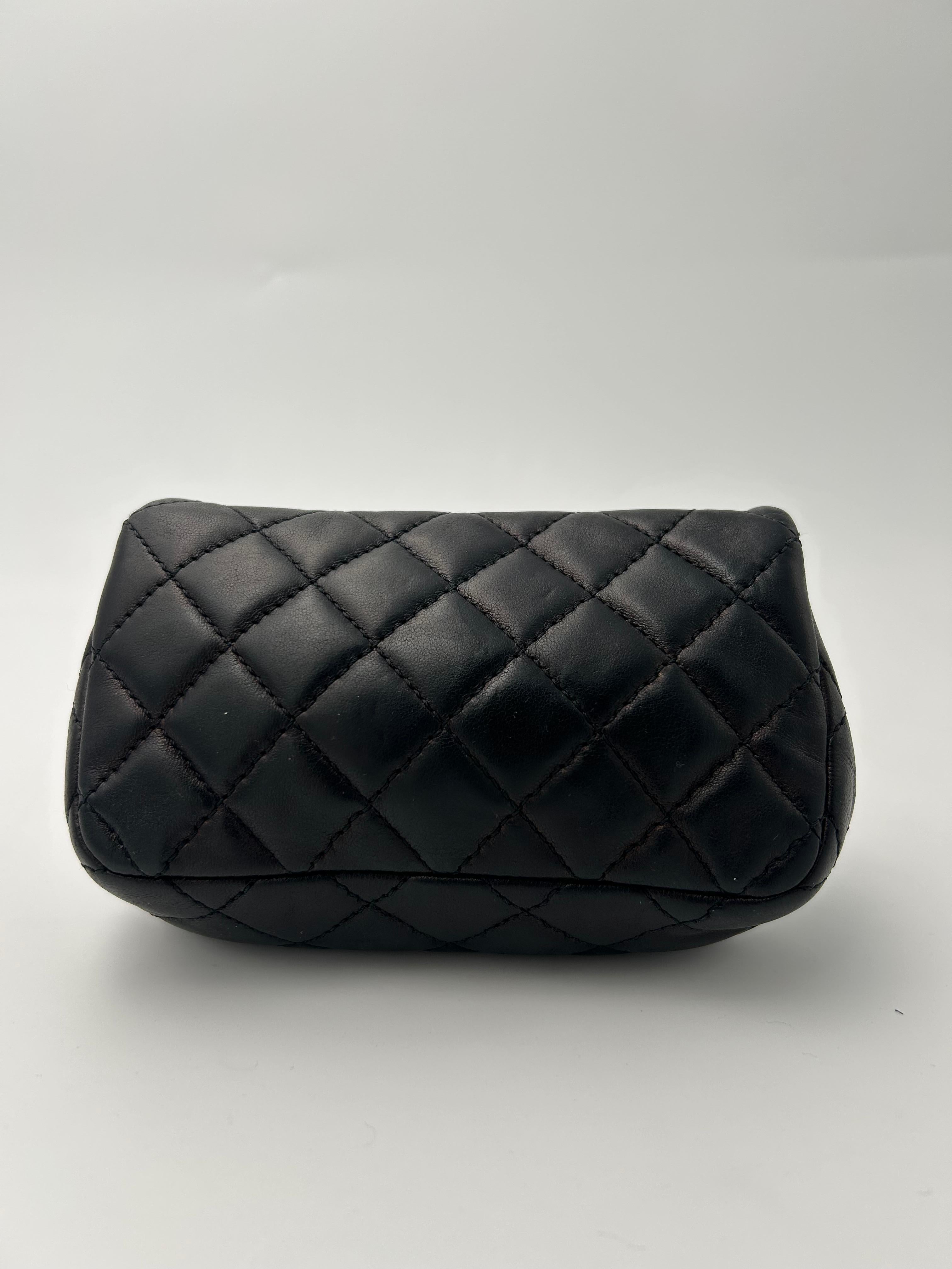 Nero Borsa Chanel extra mini con patta nera in vendita