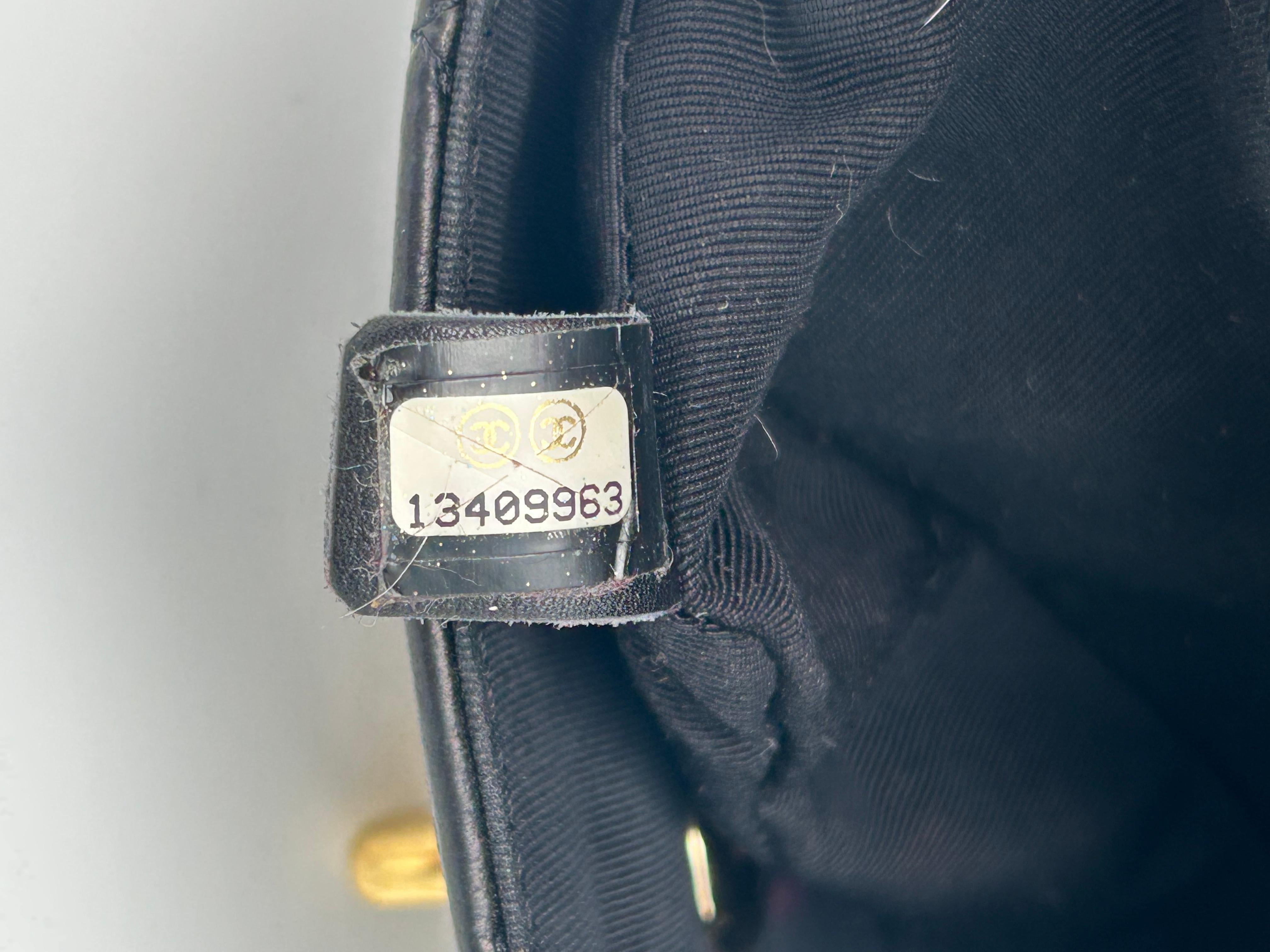 Borsa Chanel extra mini con patta nera in vendita 2