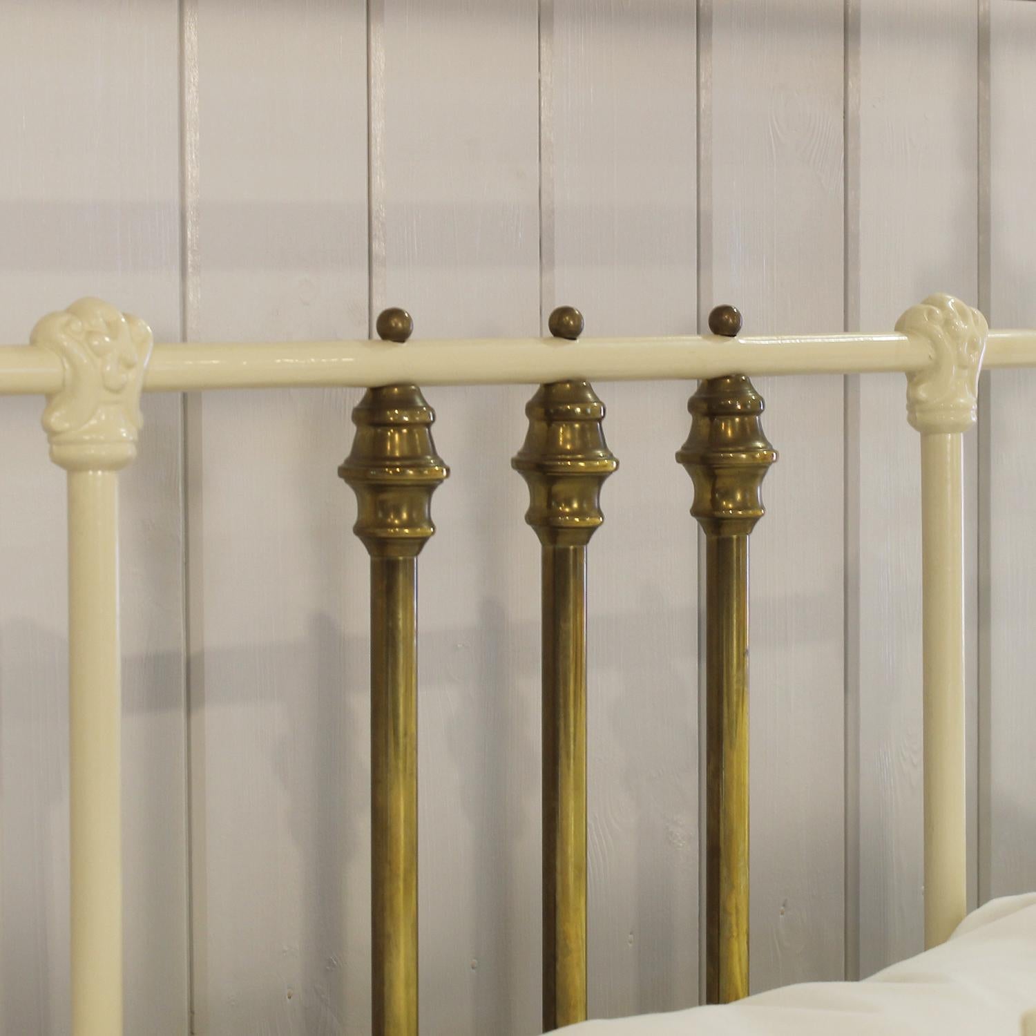 Extra Wide Brass and Iron Antique Bed in Cream with Brass Ring Decoration, MSK91 For Sale 3