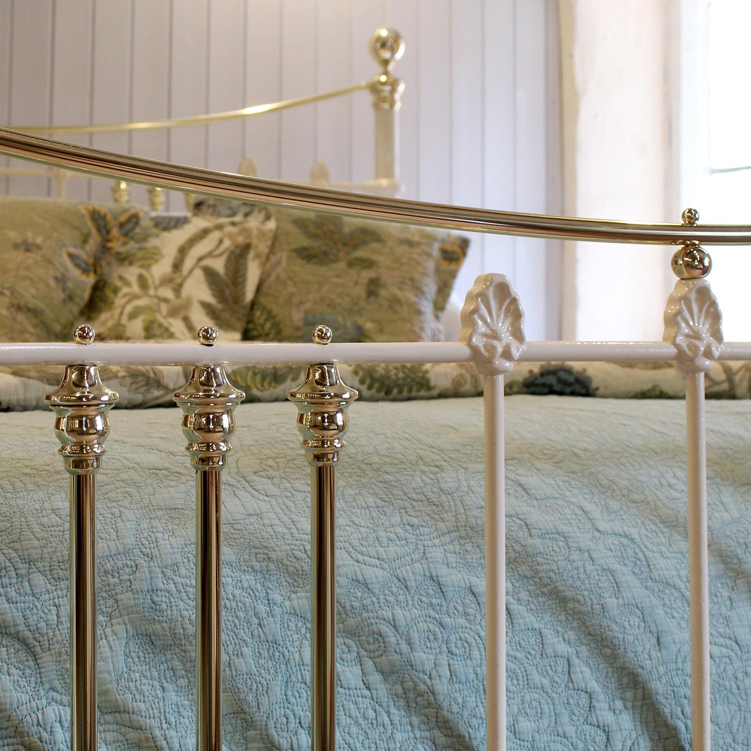 Late 19th Century Extra Wide Brass and Iron Antique Bed in Cream with Curved Brass Top Rails MSK92 For Sale
