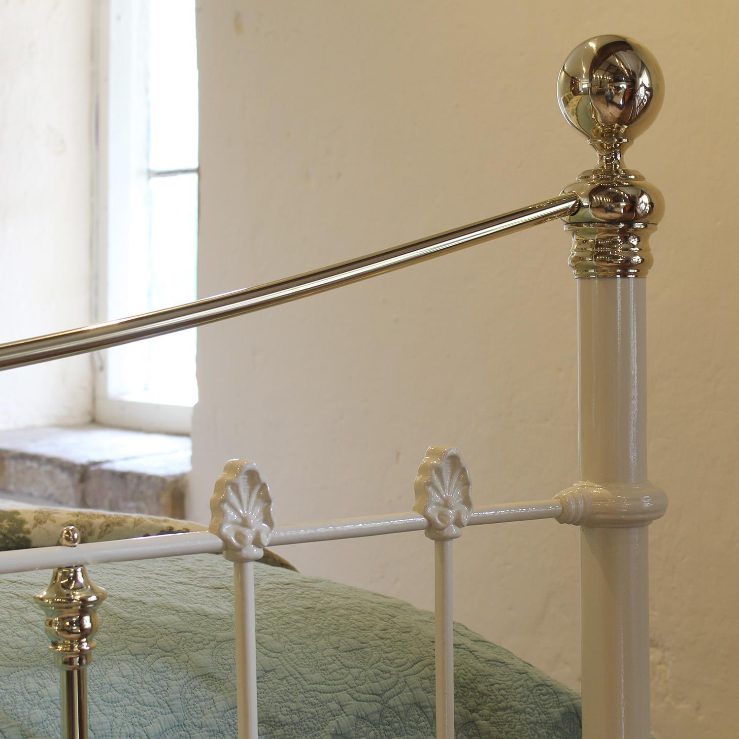 Extra Wide Brass and Iron Antique Bed in Cream with Curved Brass Top Rails MSK92 For Sale 2