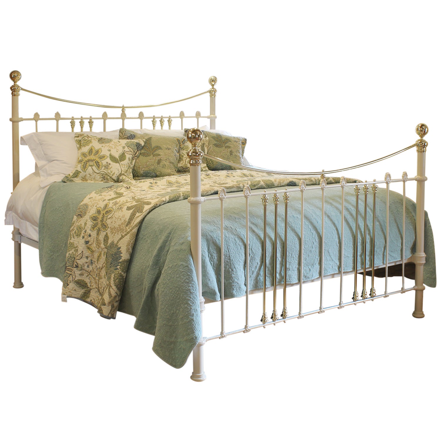 Extra Wide Brass and Iron Antique Bed in Cream with Curved Brass Top Rails MSK92 For Sale