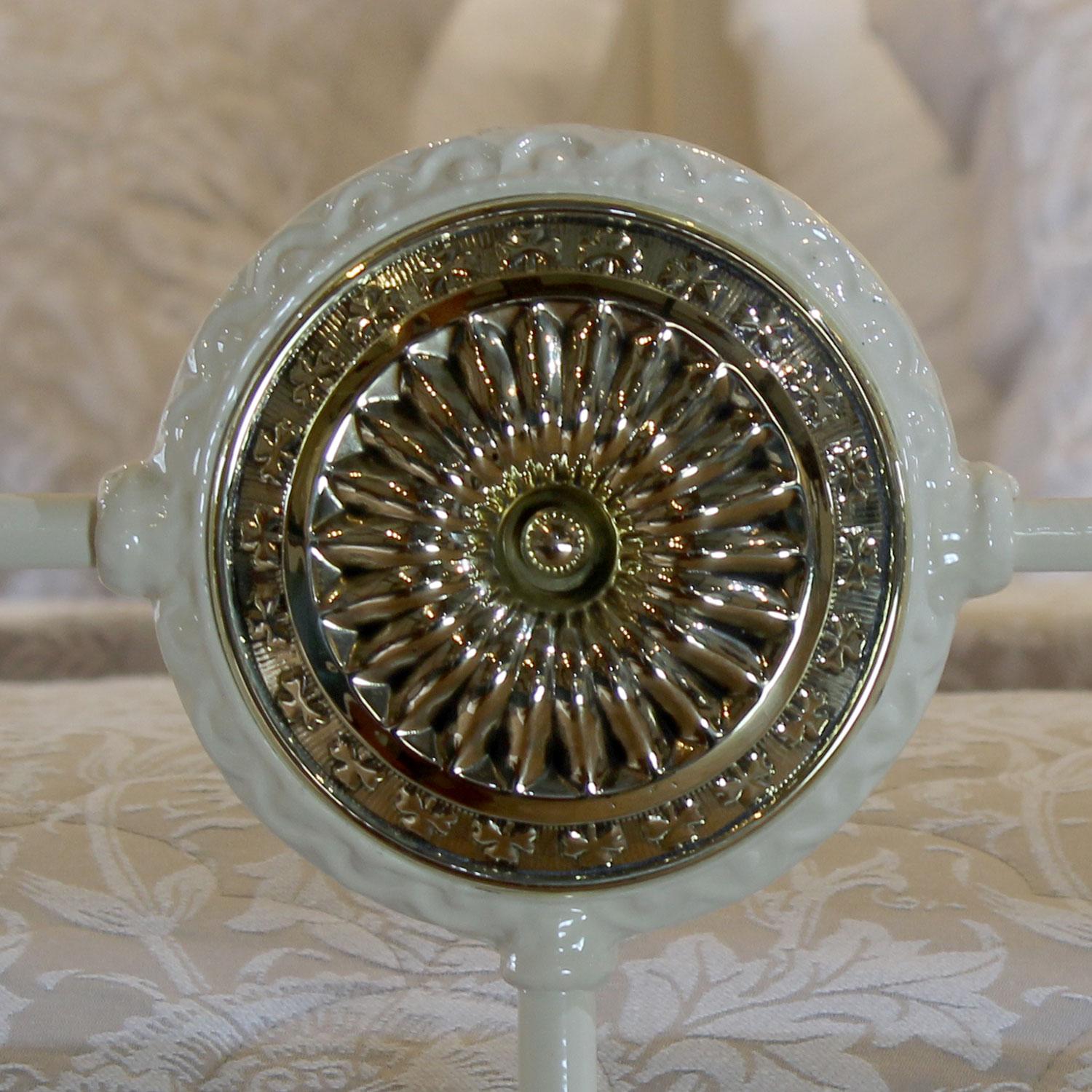 Extra Wide Brass and Iron Antique Bed in Cream with Rosette Decoration, MSK81 In Good Condition For Sale In Wrexham, GB