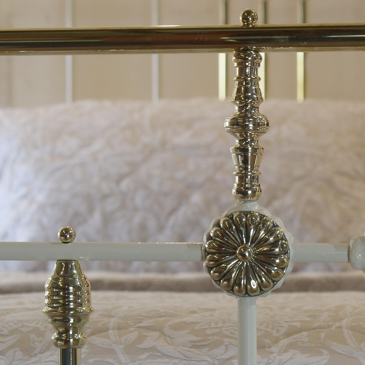 Late 19th Century Extra Wide Brass and Iron Antique Bed in Cream with Rosette Decoration, MSK81 For Sale