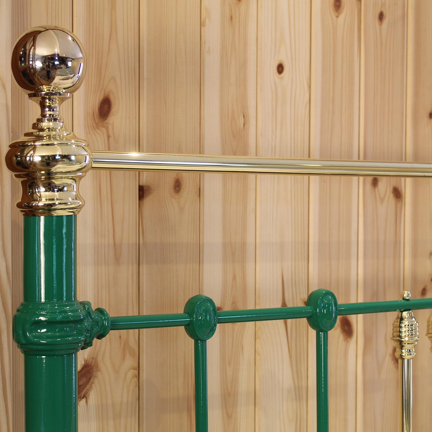 Lit antique extra-large en laiton et en fer, vert avec design Artful Greene, MSK90 en vente 1
