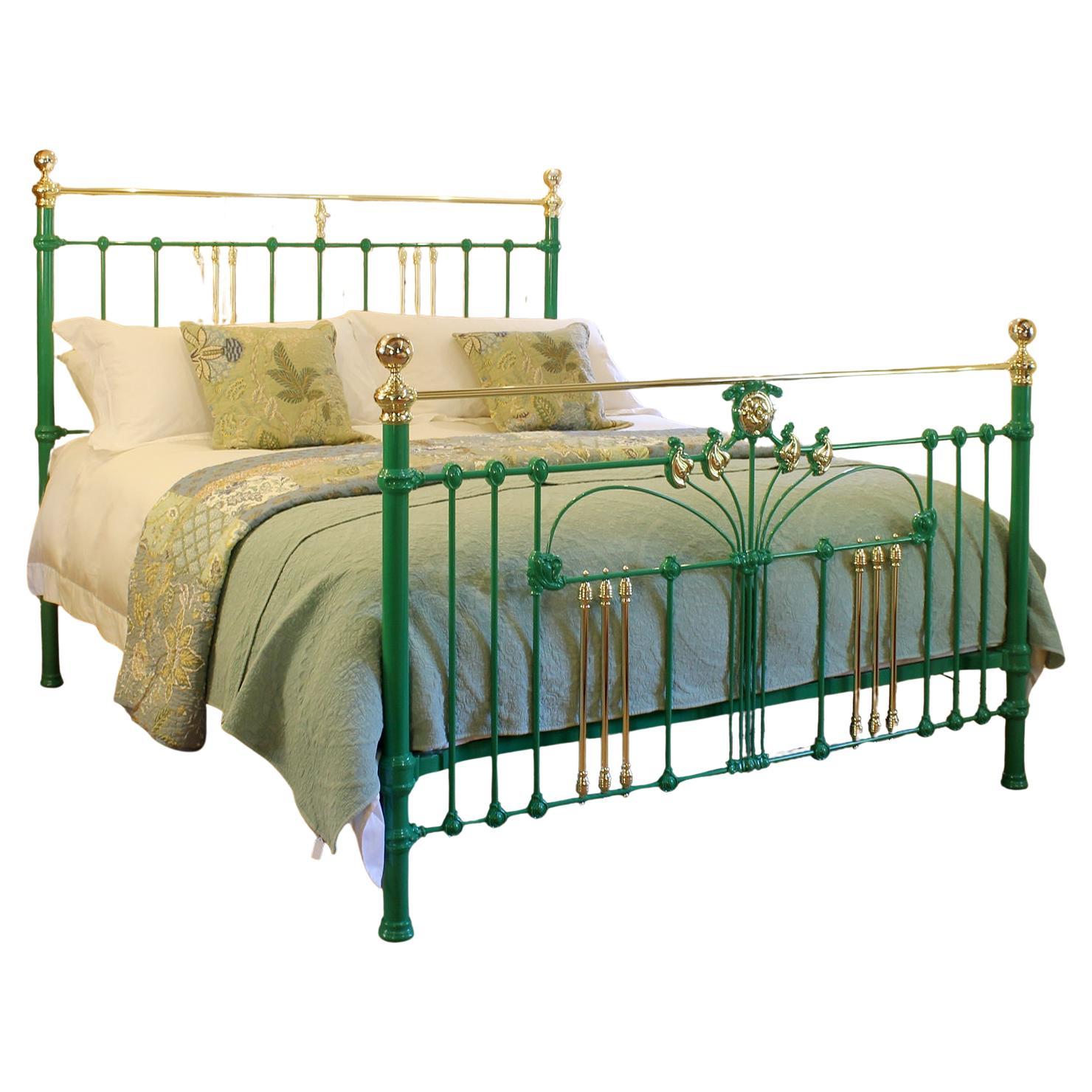 Lit antique extra-large en laiton et en fer, vert avec design Artful Greene, MSK90