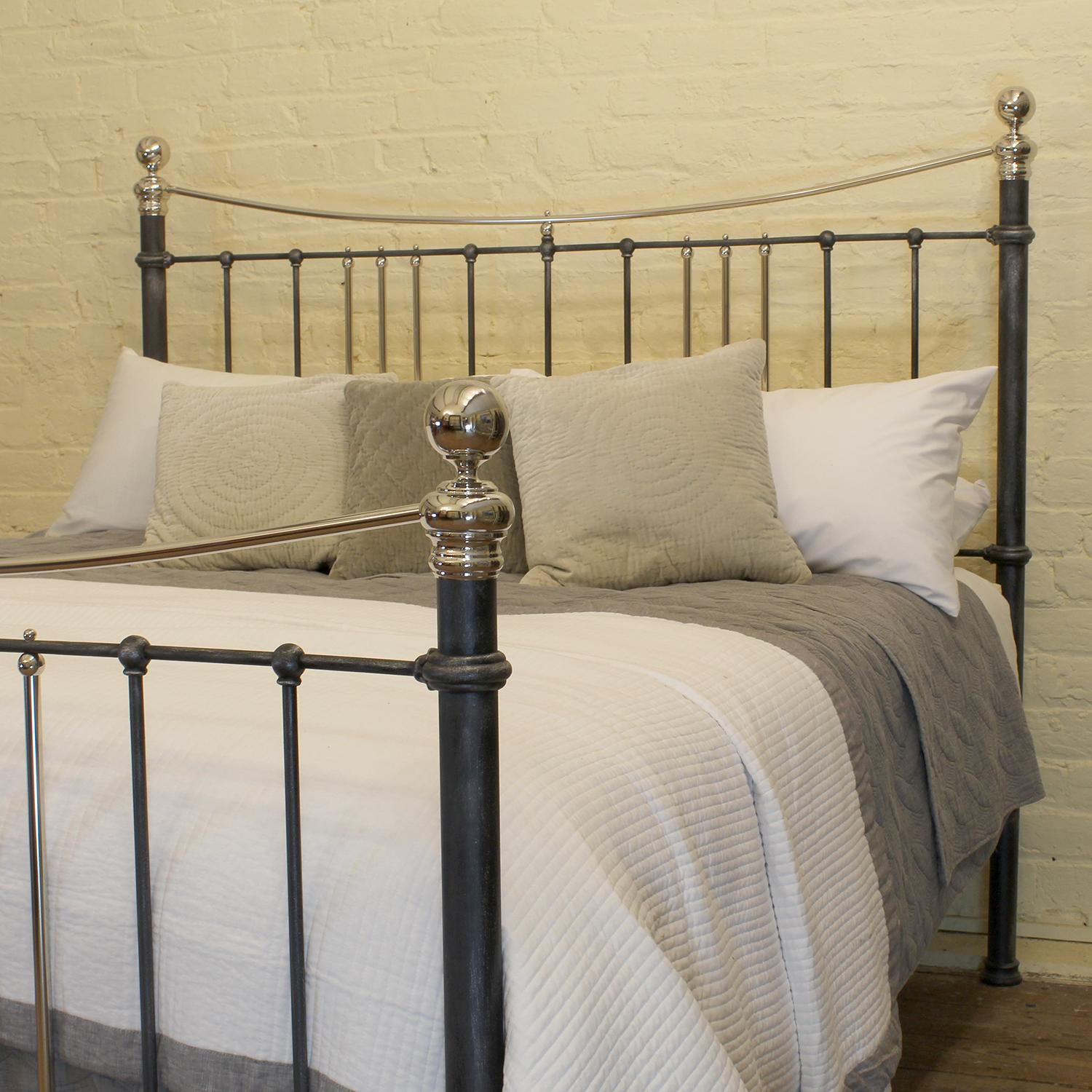 Cama extra ancha de latón y hierro en carbón y níquel, MSK86 Británico