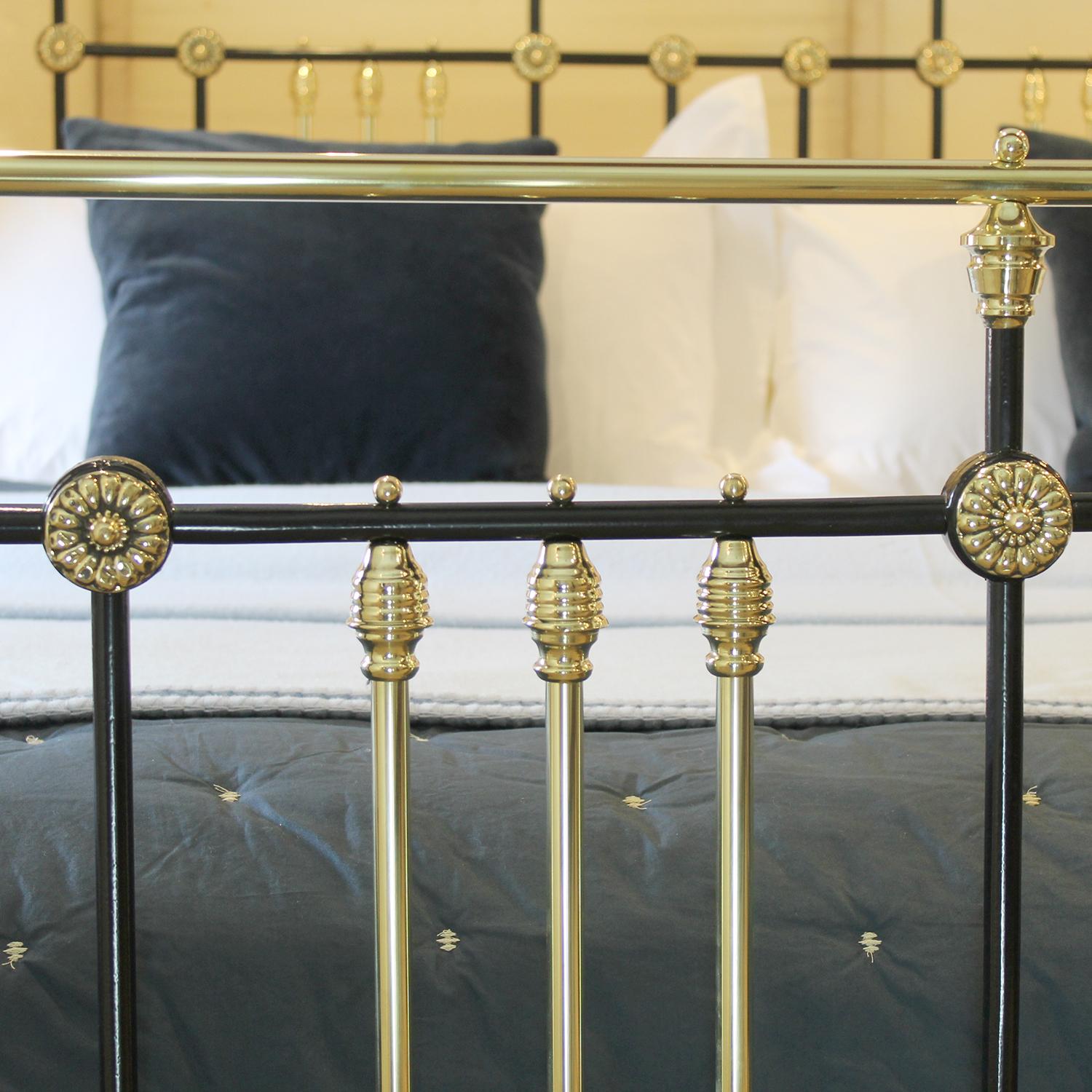 Extra Wide Brass and Iron Bed, MSK79 In Good Condition For Sale In Wrexham, GB