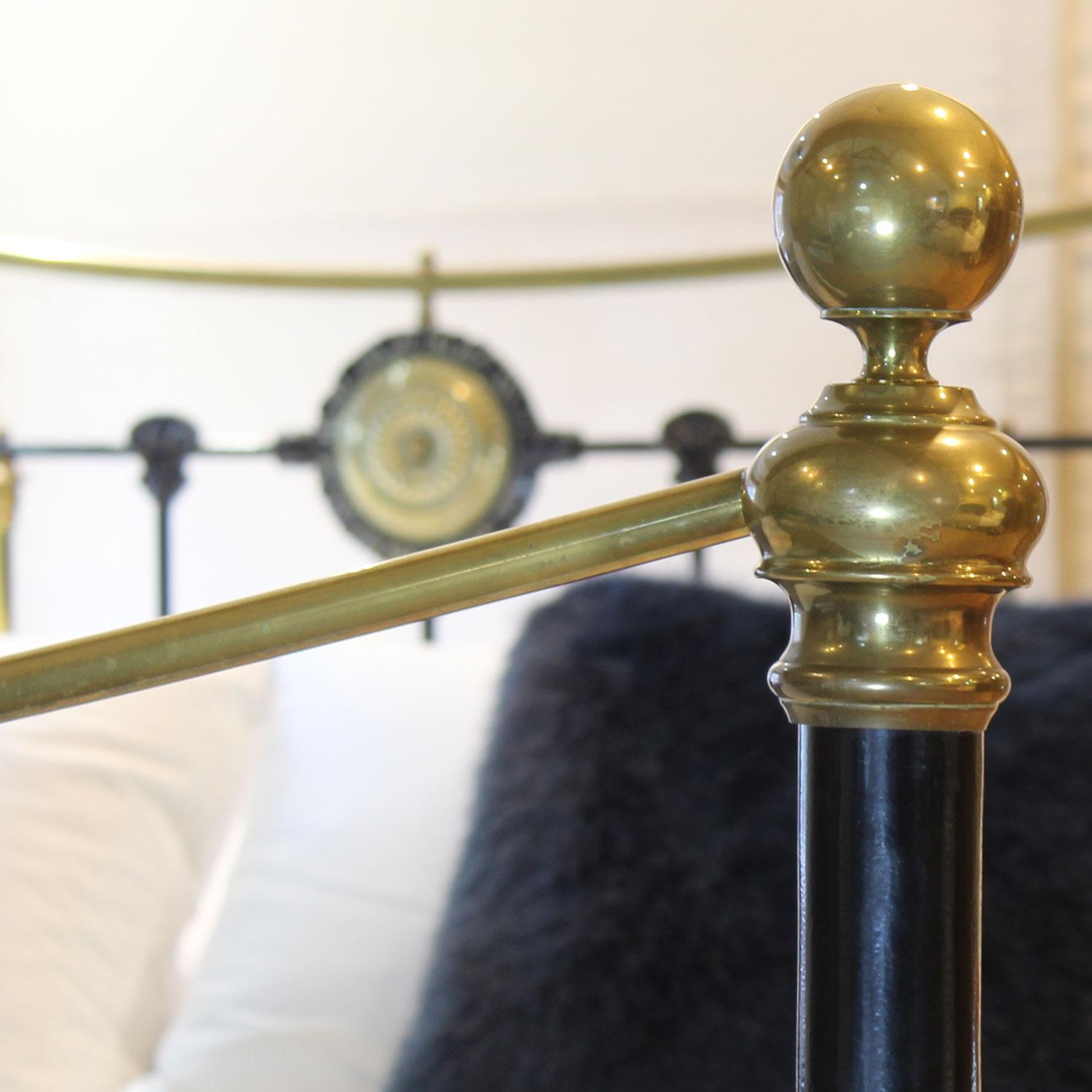 Cast Extra Wide Brass and Iron Bed with Central Rosette, MSK81 For Sale