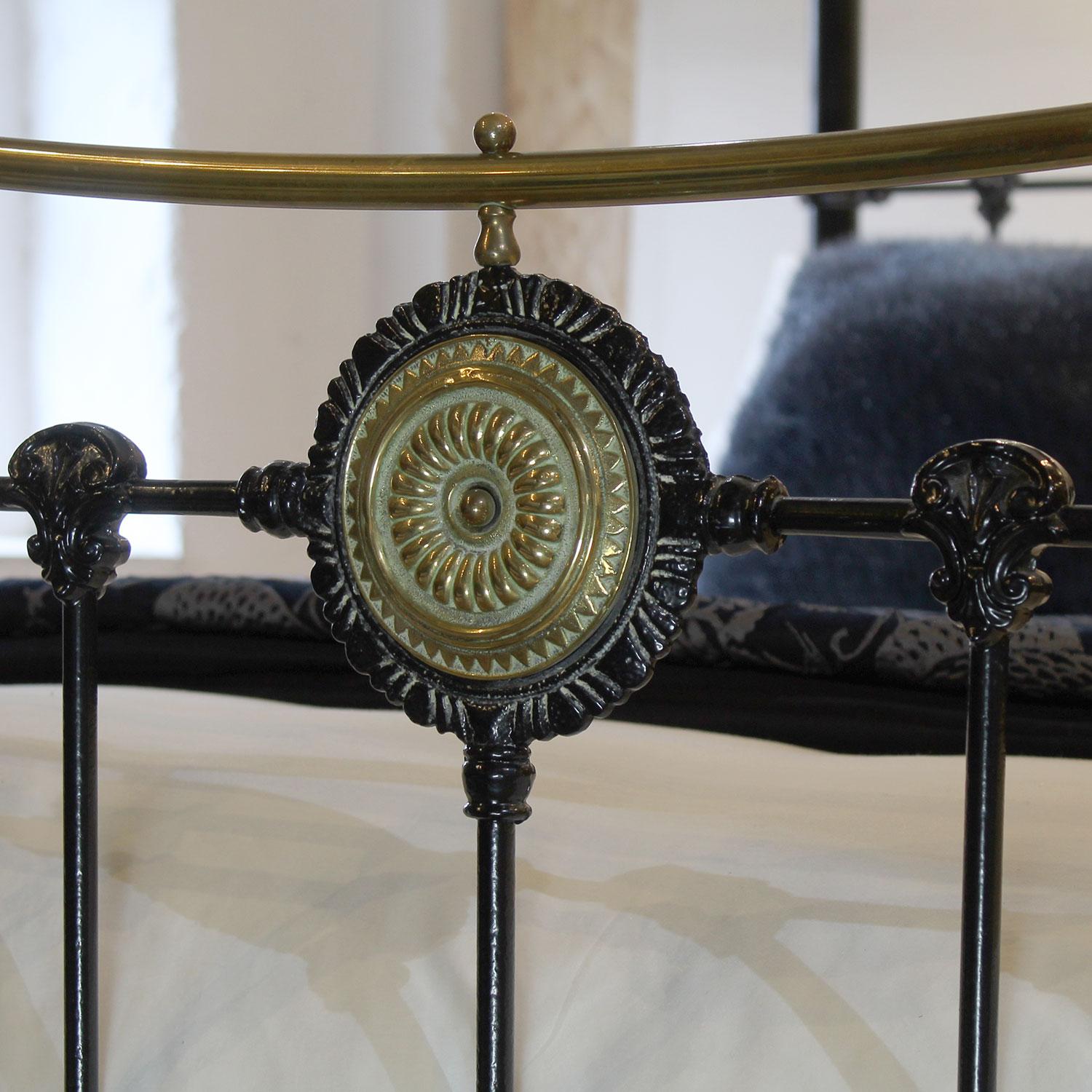 Late 19th Century Extra Wide Brass and Iron Bed with Central Rosette, MSK81 For Sale