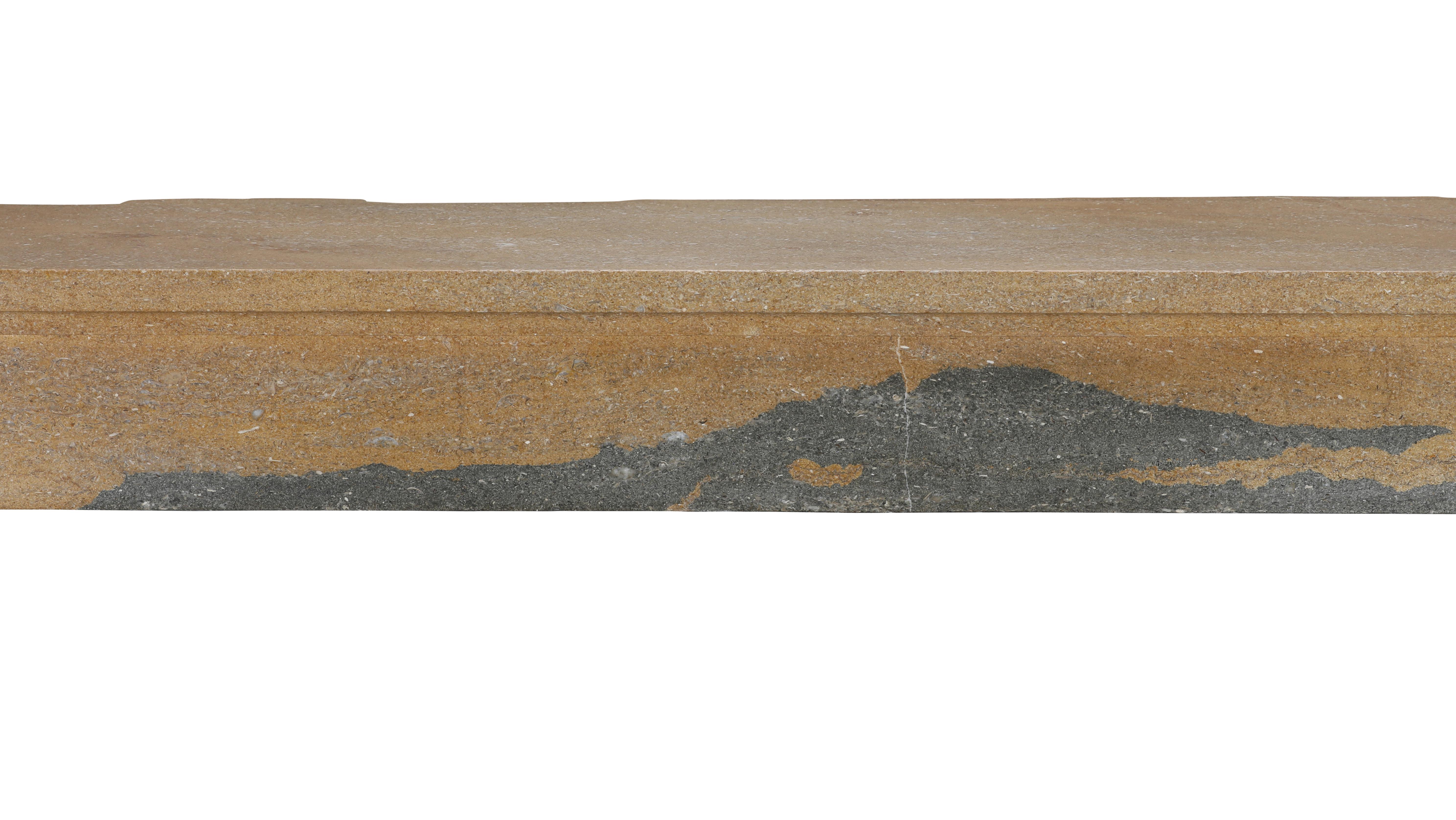 Repisa de chimenea extra ancha Diseño minimalista francés del siglo XIX de Louis Philip Piedra en venta