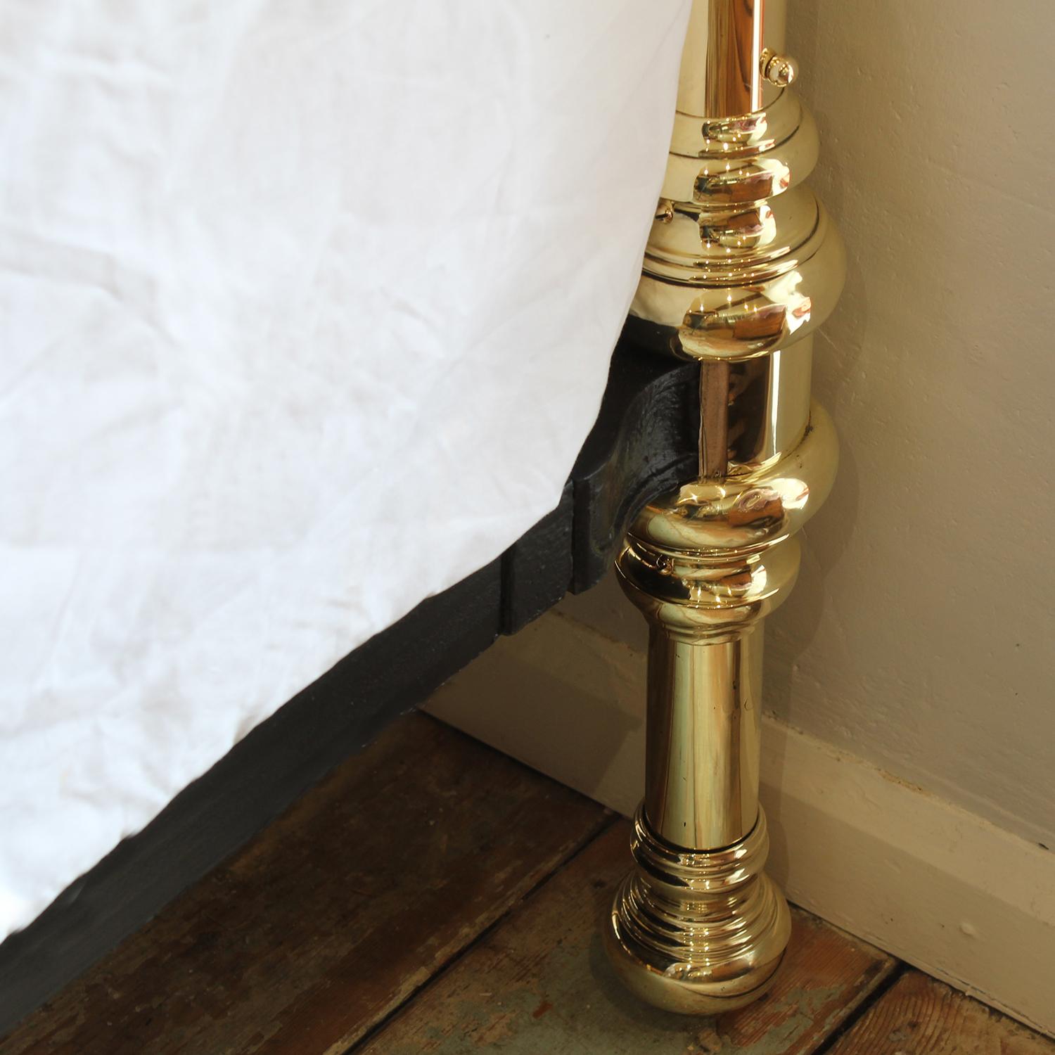Extra Wide Fully Restored Victorian Platform All Brass Antique Bed, Circa 1895 In Good Condition For Sale In Wrexham, GB