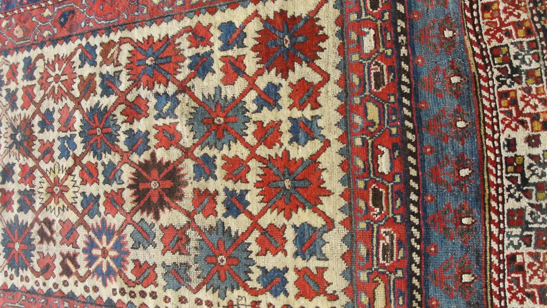  Antique Persian Bakhtiari Rug In Good Condition In Evanston, IL
