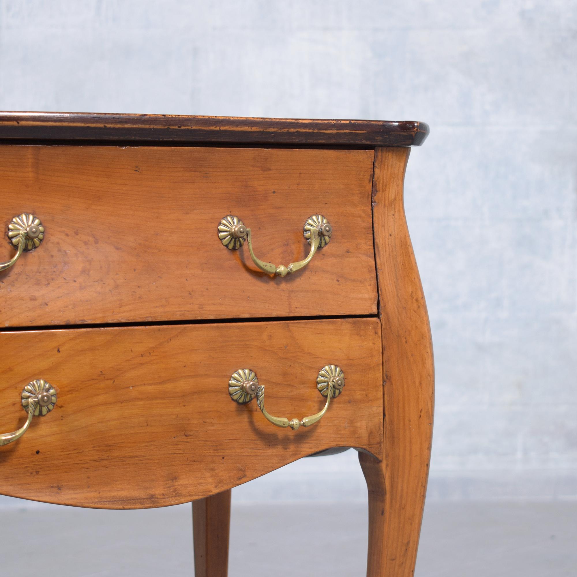 1880s Antique Provincial Light Walnut Commode with Inlaid Design For Sale 1