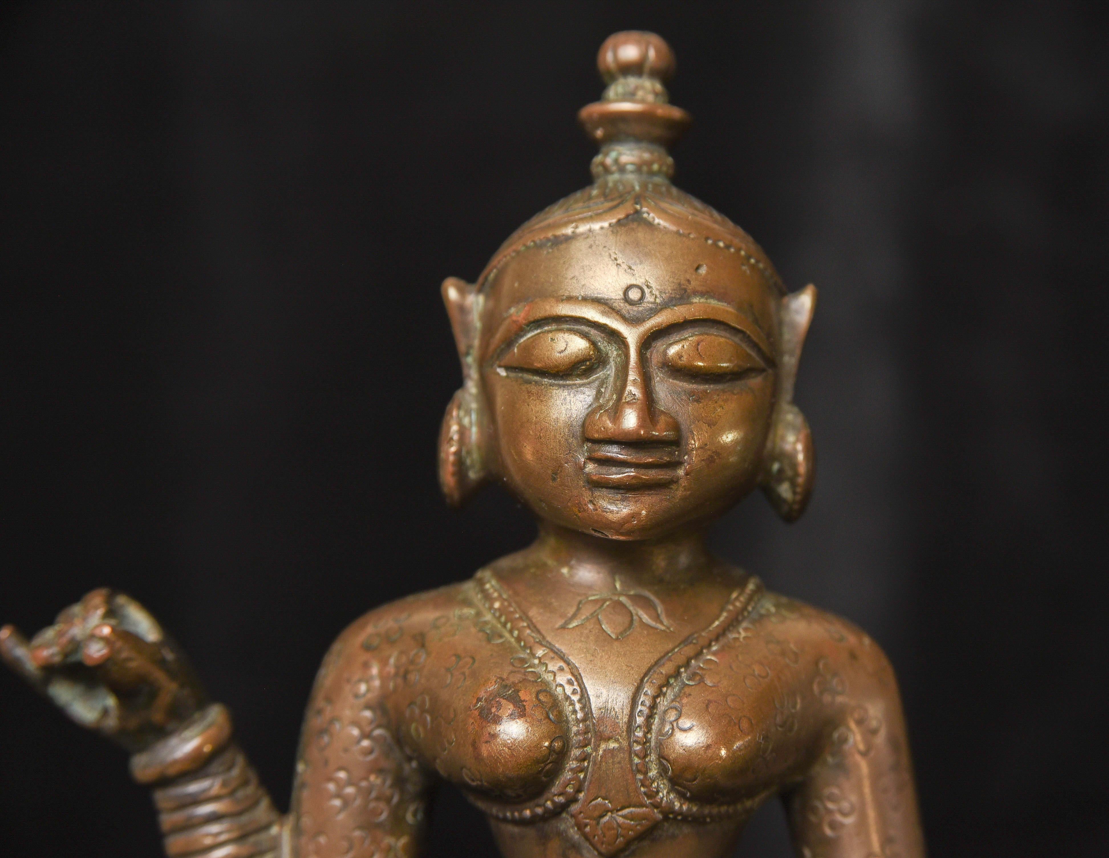 Extraordinaire déesse indienne en bronze du 18e siècle - Faisant partie d'origine d'une grande lampe à huile, 9721 en vente 11