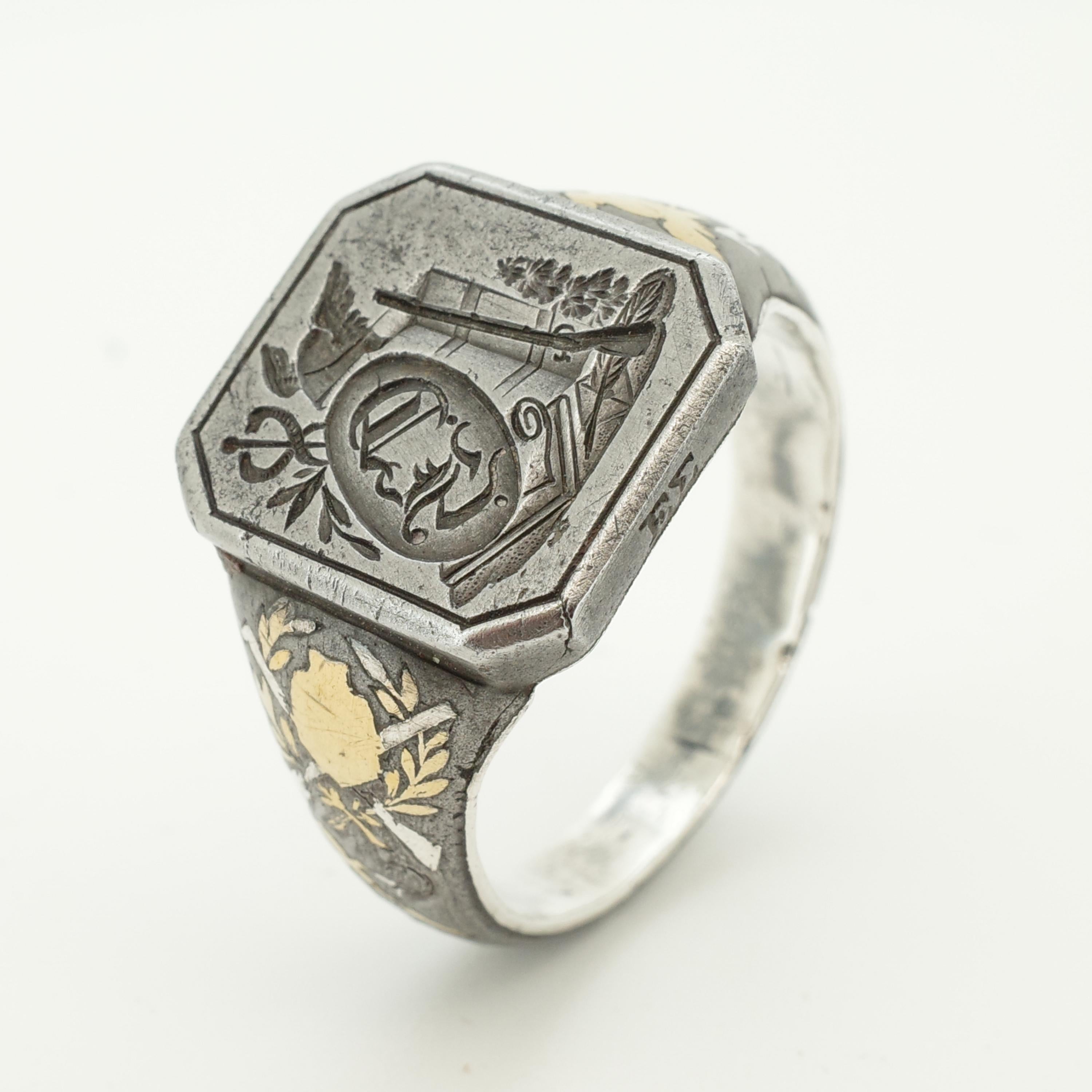 Straordinario anello con sigillo da uomo appreso in acciaio, oro e argento del XVIII secolo in vendita 7