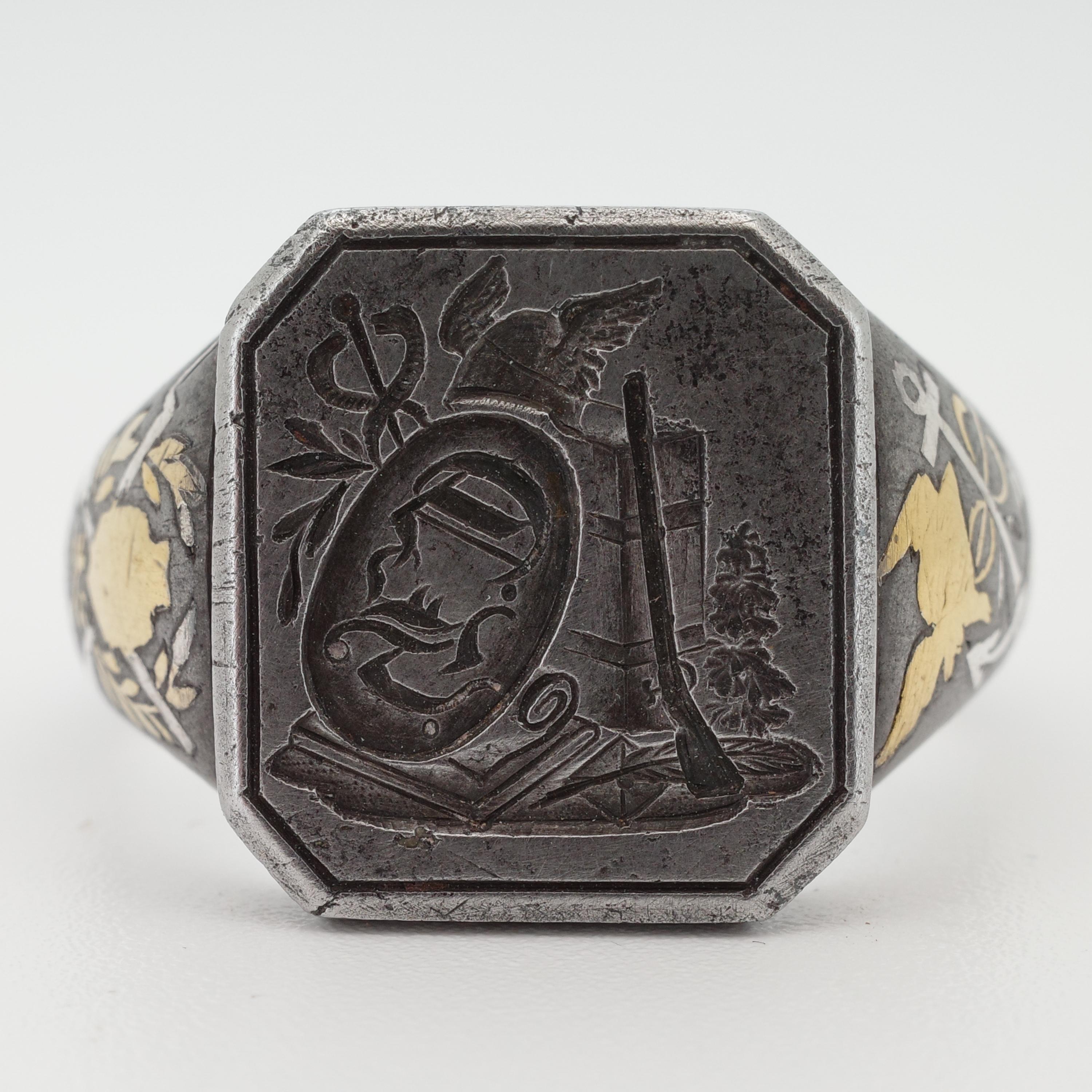 Georgiano Straordinario anello con sigillo da uomo appreso in acciaio, oro e argento del XVIII secolo in vendita