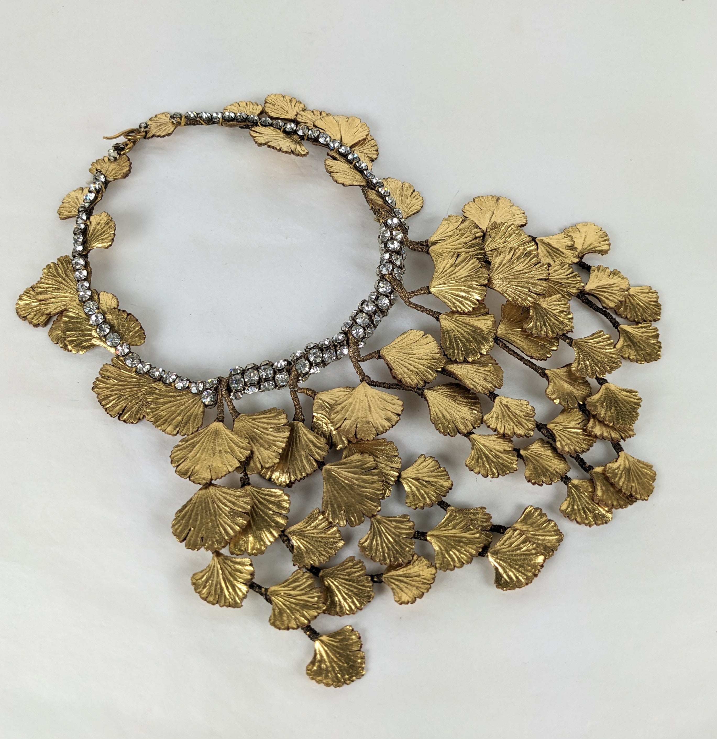 da uomo o donna Straordinario bavaglino in pelle Gingko Haute Couture degli anni '30 in vendita