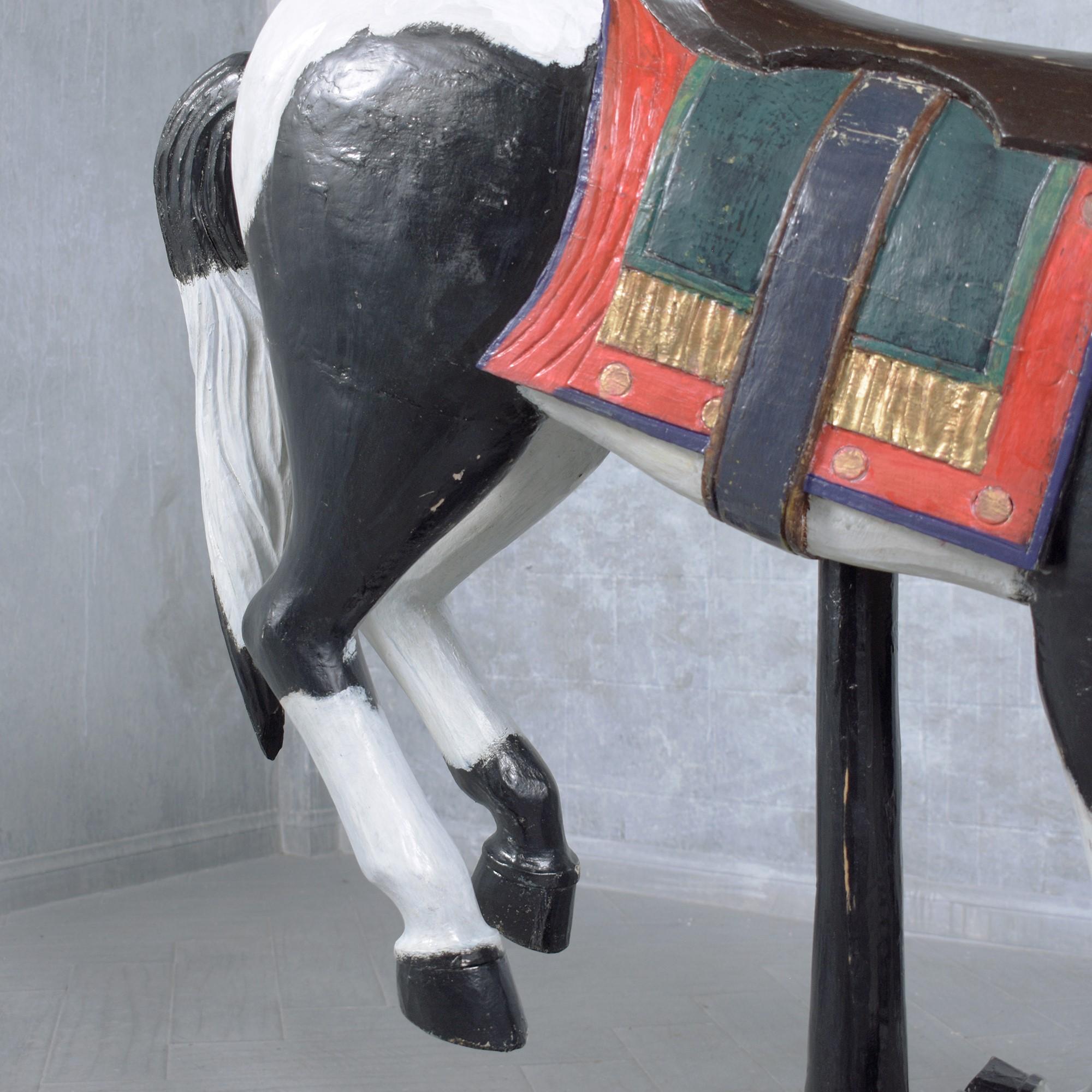 Handgefertigtes Karussellpferd im Vintage-Stil der 1930er Jahre: Ein restauriertes Meisterwerk aus Holz im Angebot 9