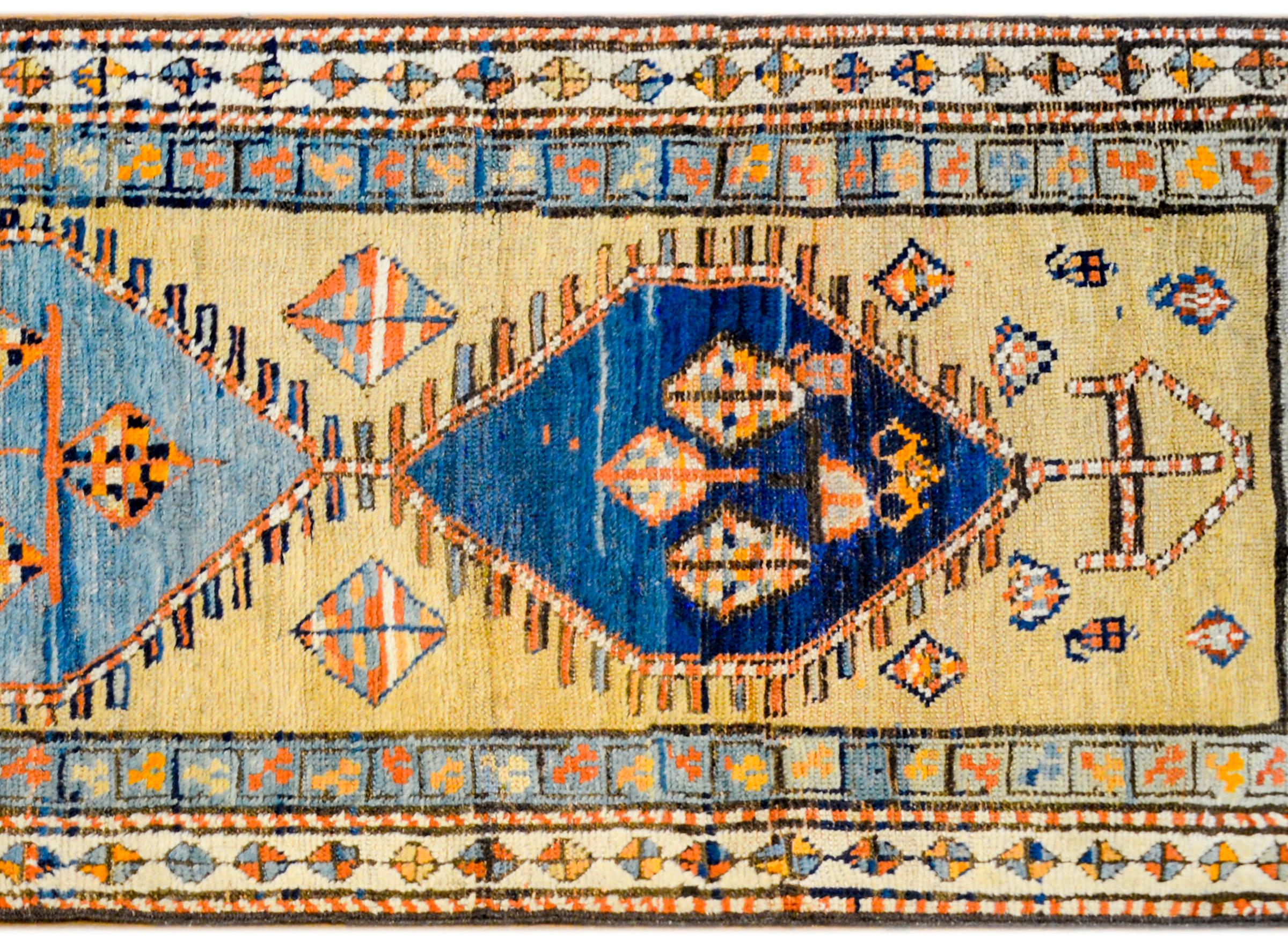 Extraordinary 19th Century Bakhshaish Runner In Good Condition In Chicago, IL