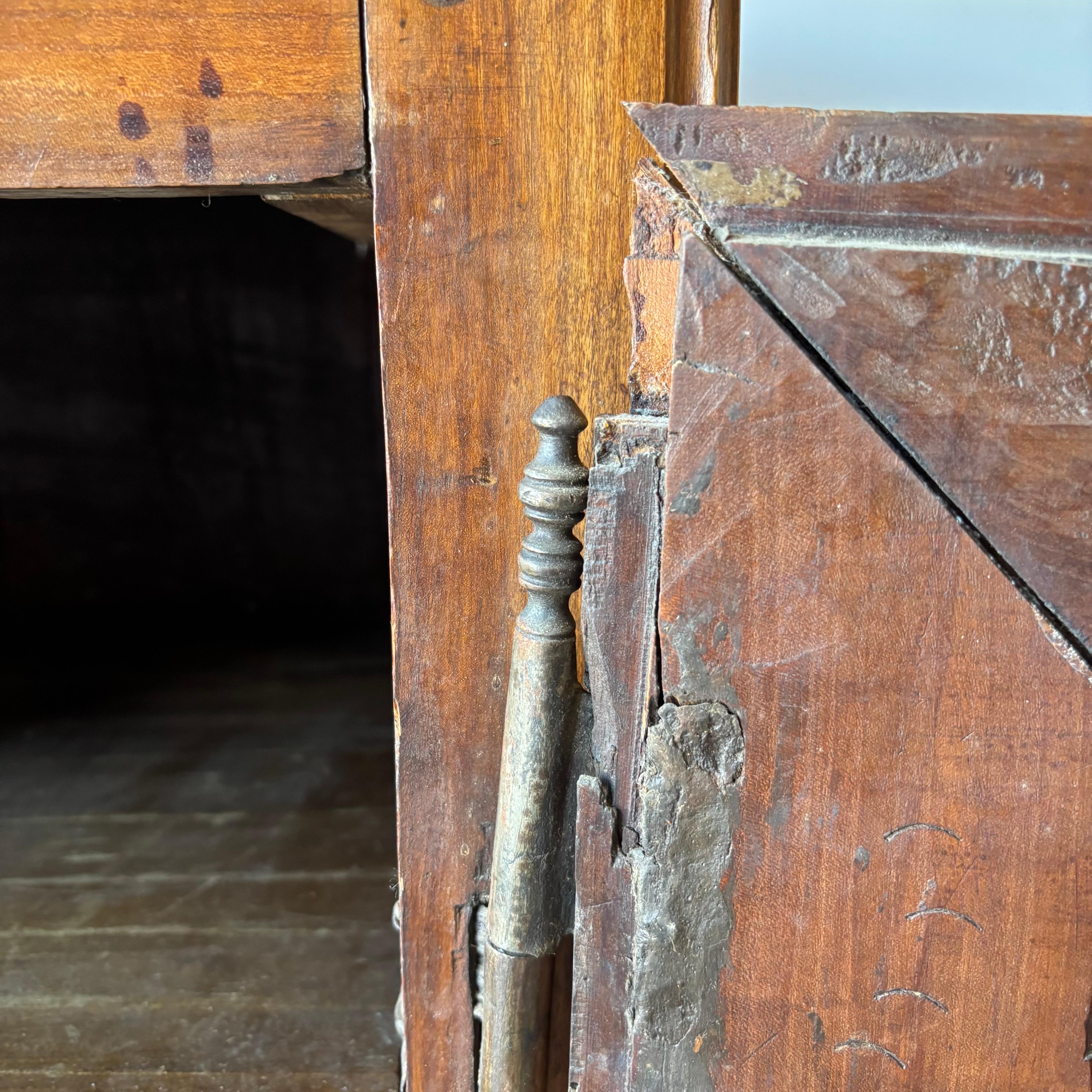 Exceptional 19th Century French Enfilade in Walnut with Rosewood Inlay For Sale 10