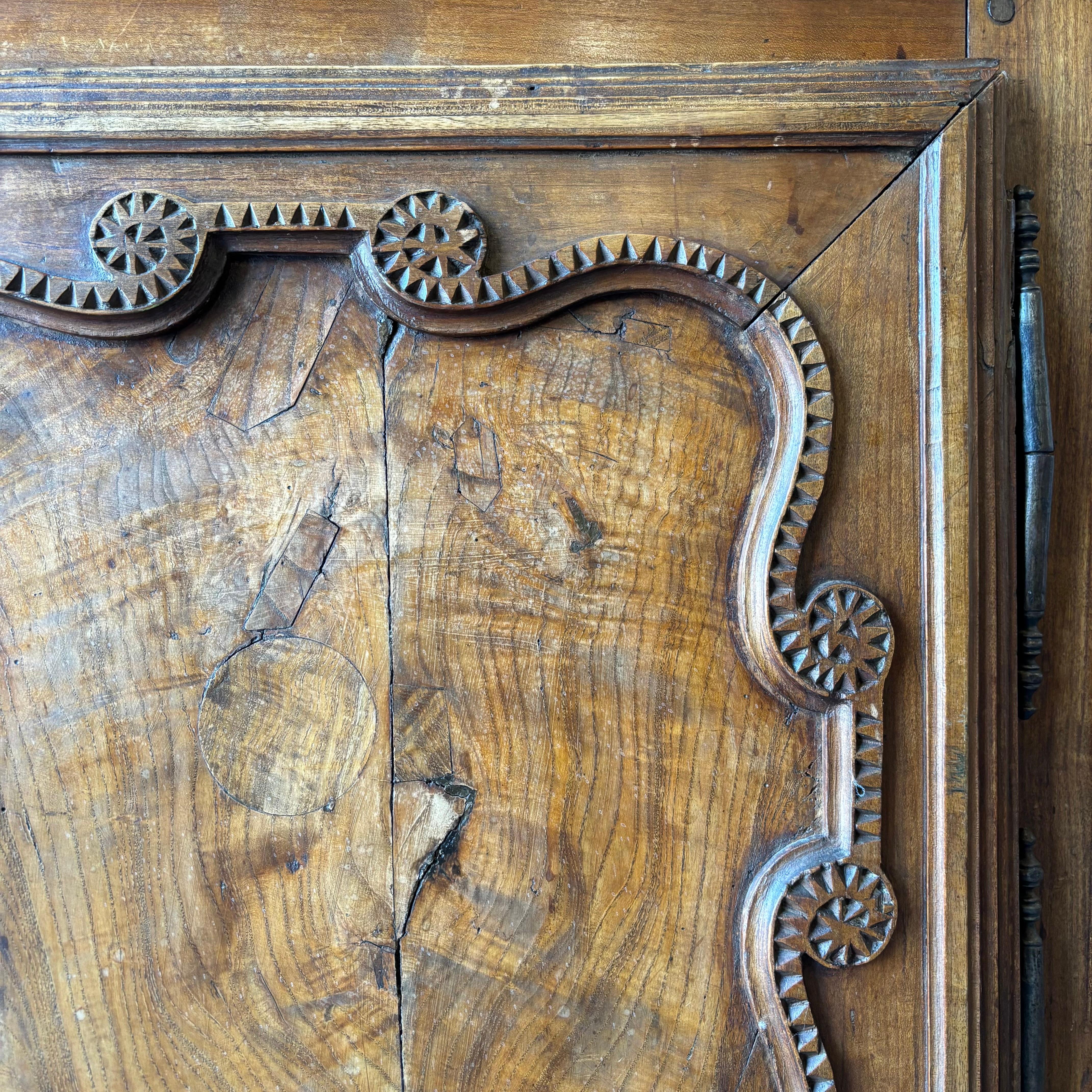 Exceptional 19th Century French Enfilade in Walnut with Rosewood Inlay For Sale 12
