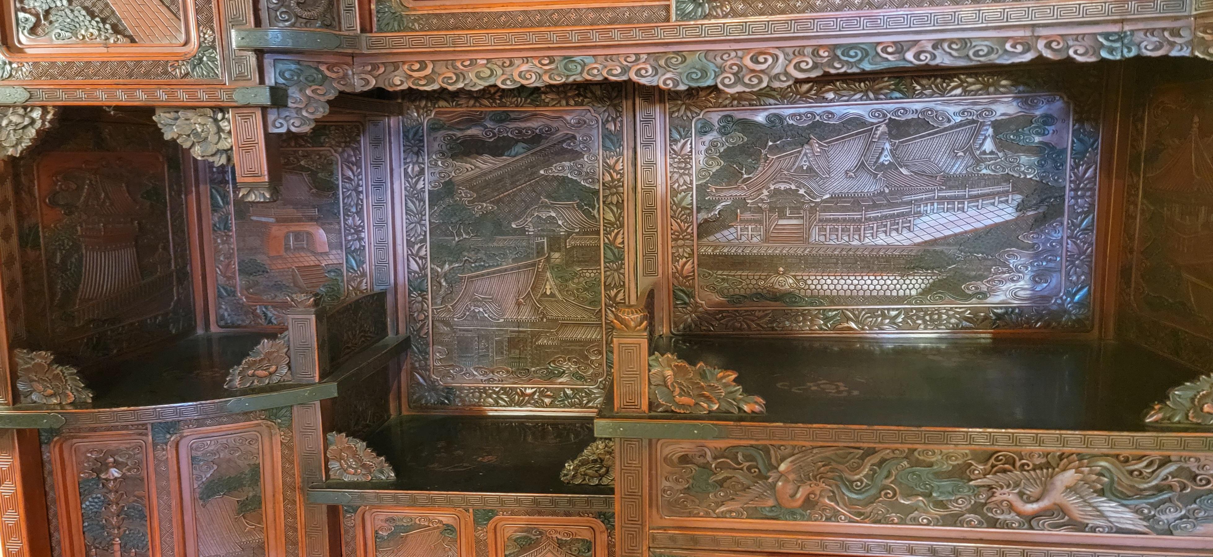 Gabinetto giapponese in cinabro e lacca del XIX secolo in vendita 13