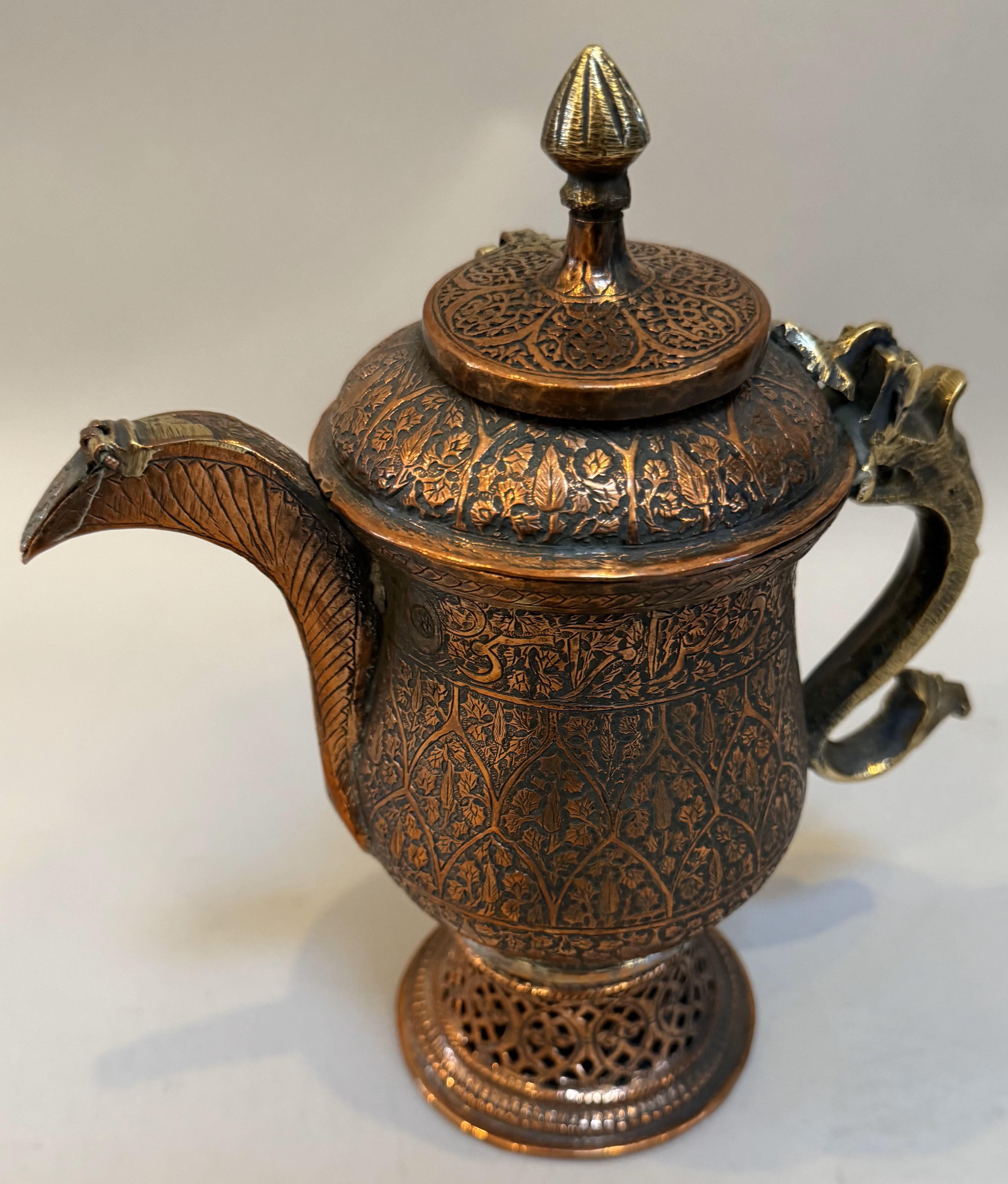 Extraordinaria urna de café turca de cobre y latón del siglo XIX en venta 5