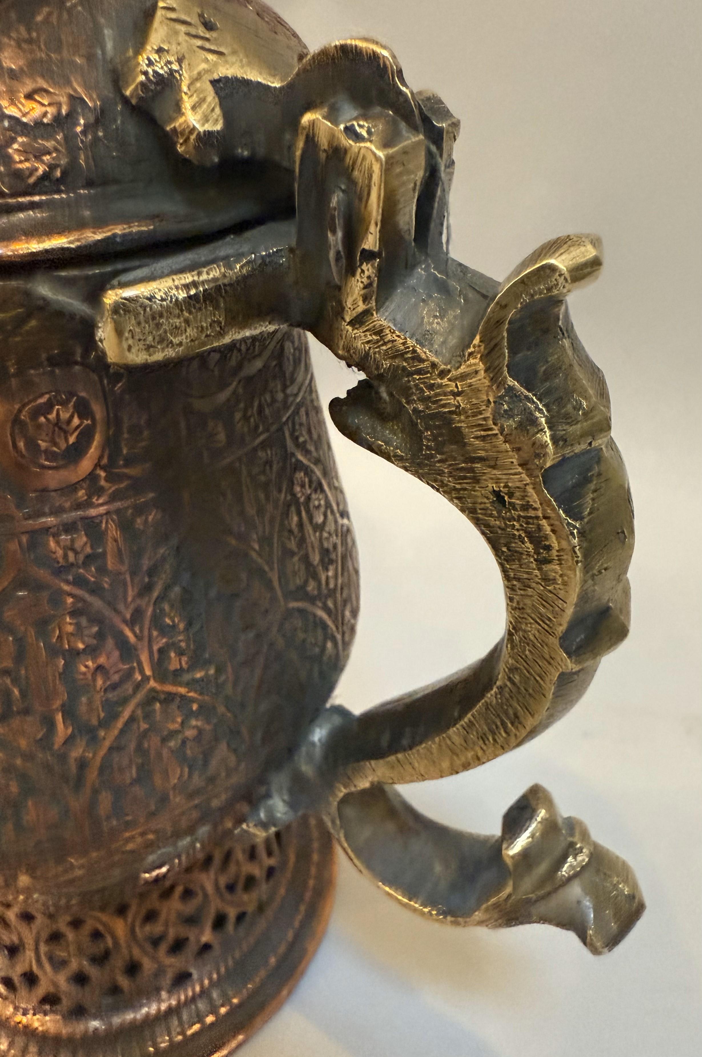 Extraordinaria urna de café turca de cobre y latón del siglo XIX Turco en venta