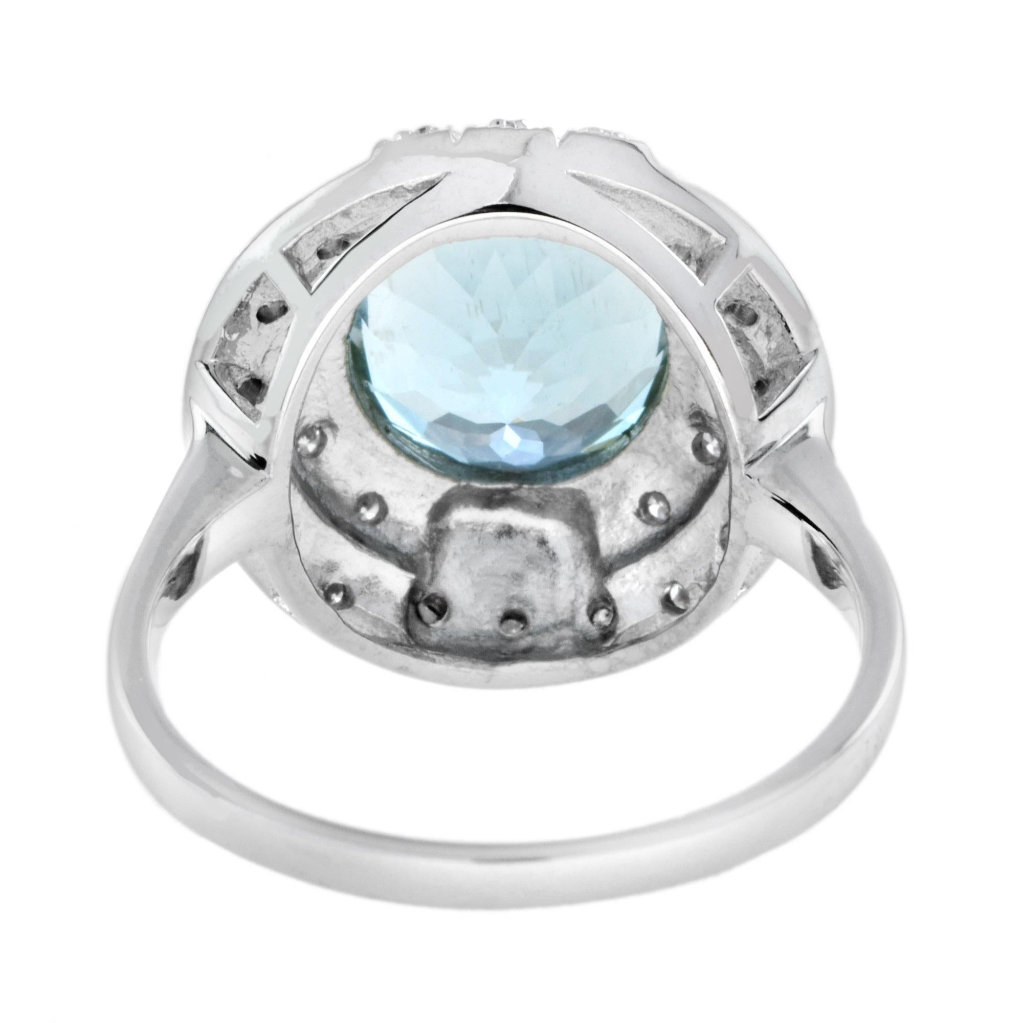 Im Angebot: Außergewöhnlicher 2,2 Karat Aquamarin- und Diamant-Halo-Ring aus 18 Karat Weißgold () 4