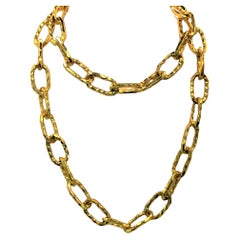 Extraordinaire chaîne longue en or jaune 22 carats de Jean Mahie