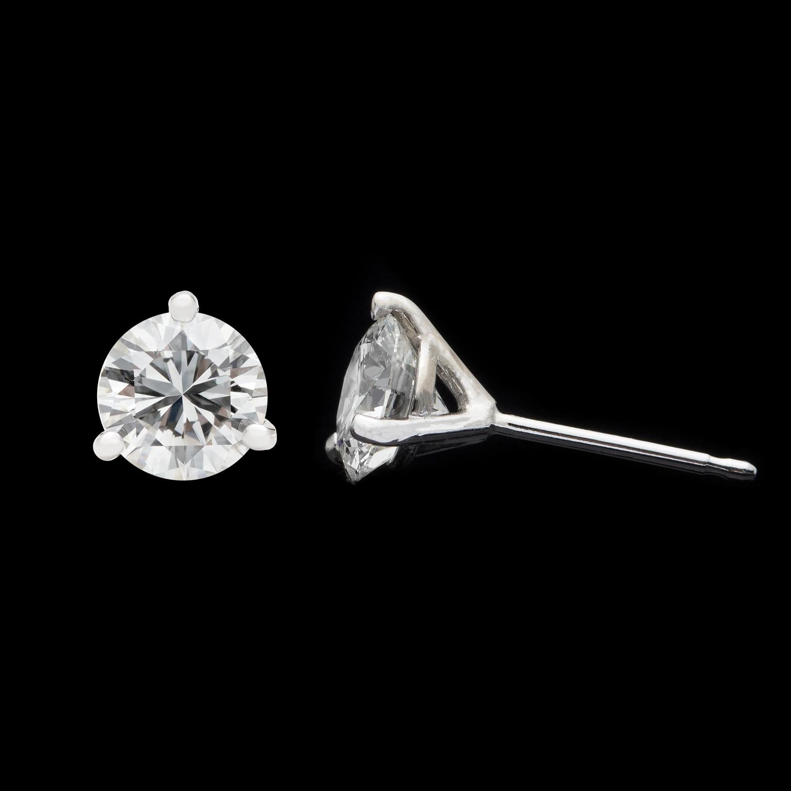 Extraordinaires clous en diamants GIA de 3,12 carats en vente 1