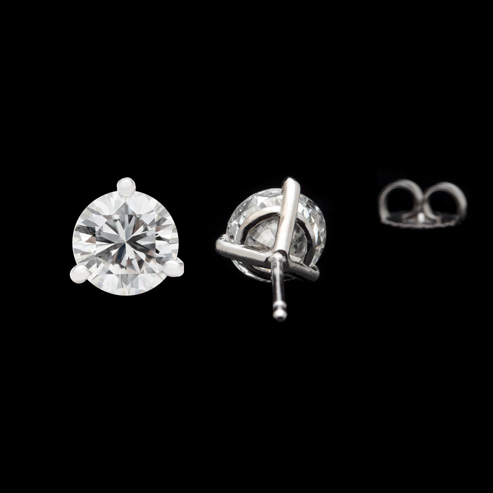 Extraordinaires clous en diamants GIA de 3,12 carats en vente 3