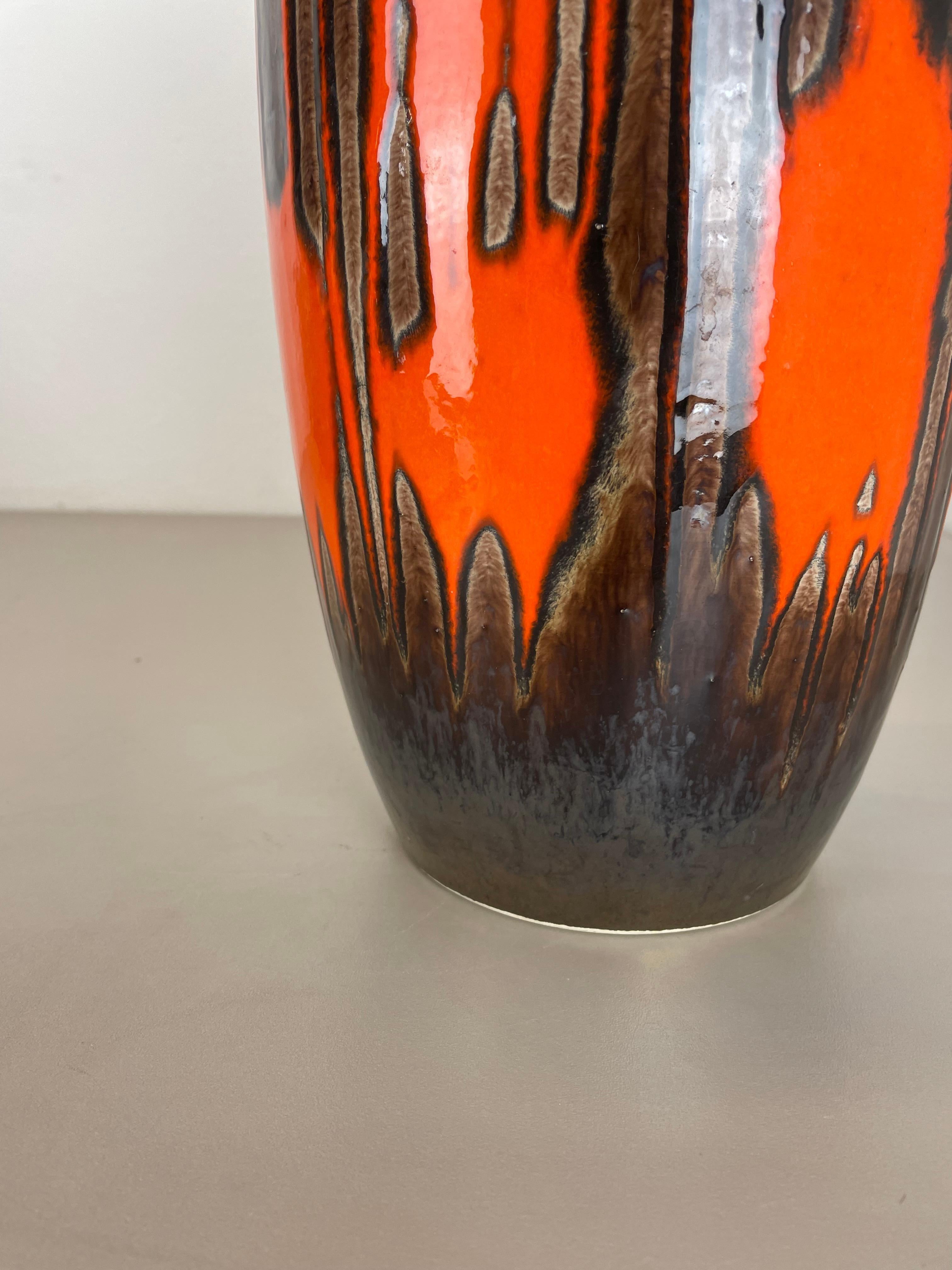 Extraordinaire vase de 38 cm en poterie Zig Zag Fat Lava par Scheurich, Allemagne, années 1970 Bon état - En vente à Kirchlengern, DE