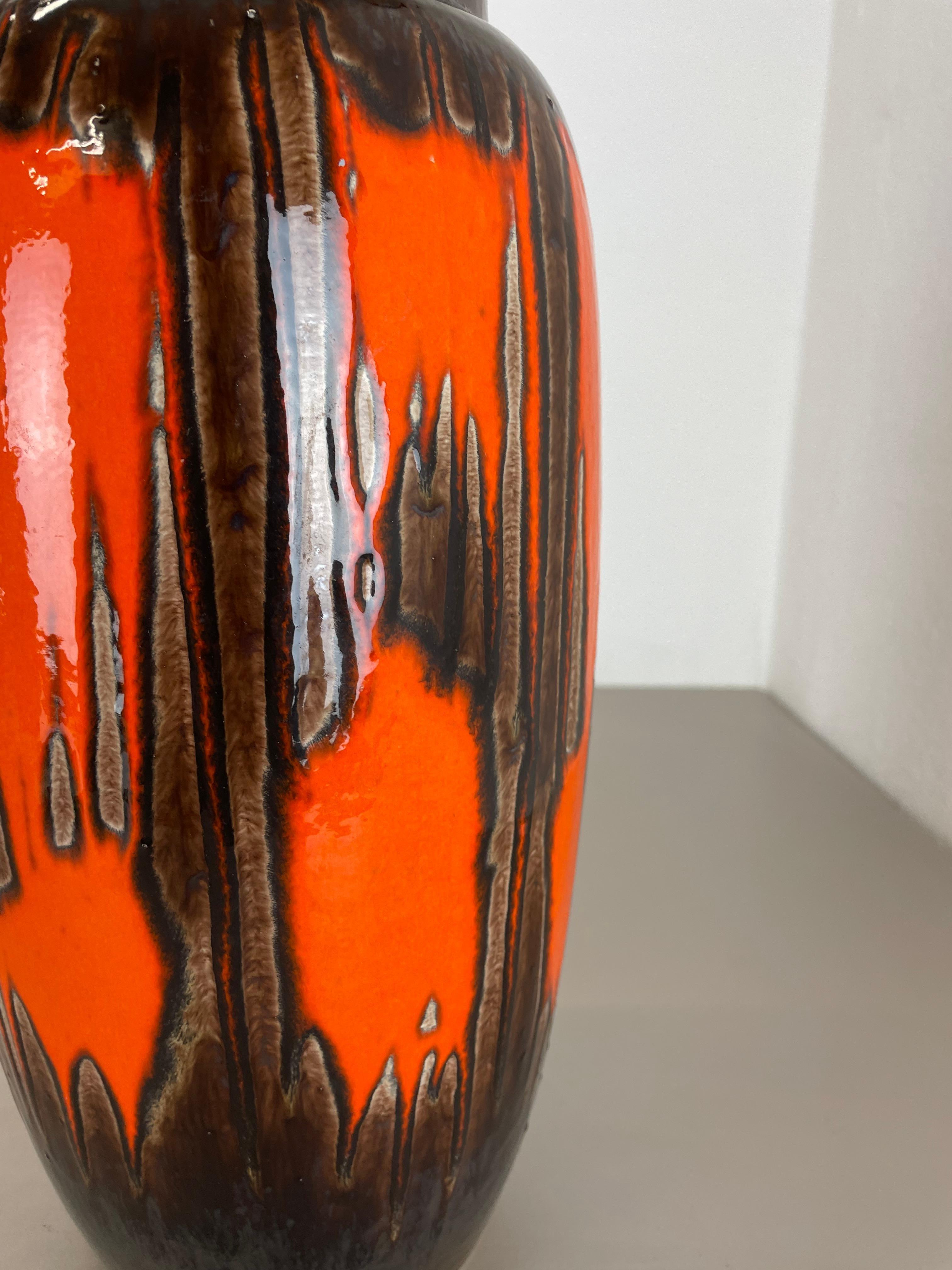 Extraordinaire vase de 38 cm en poterie Zig Zag Fat Lava par Scheurich, Allemagne, années 1970 en vente 1