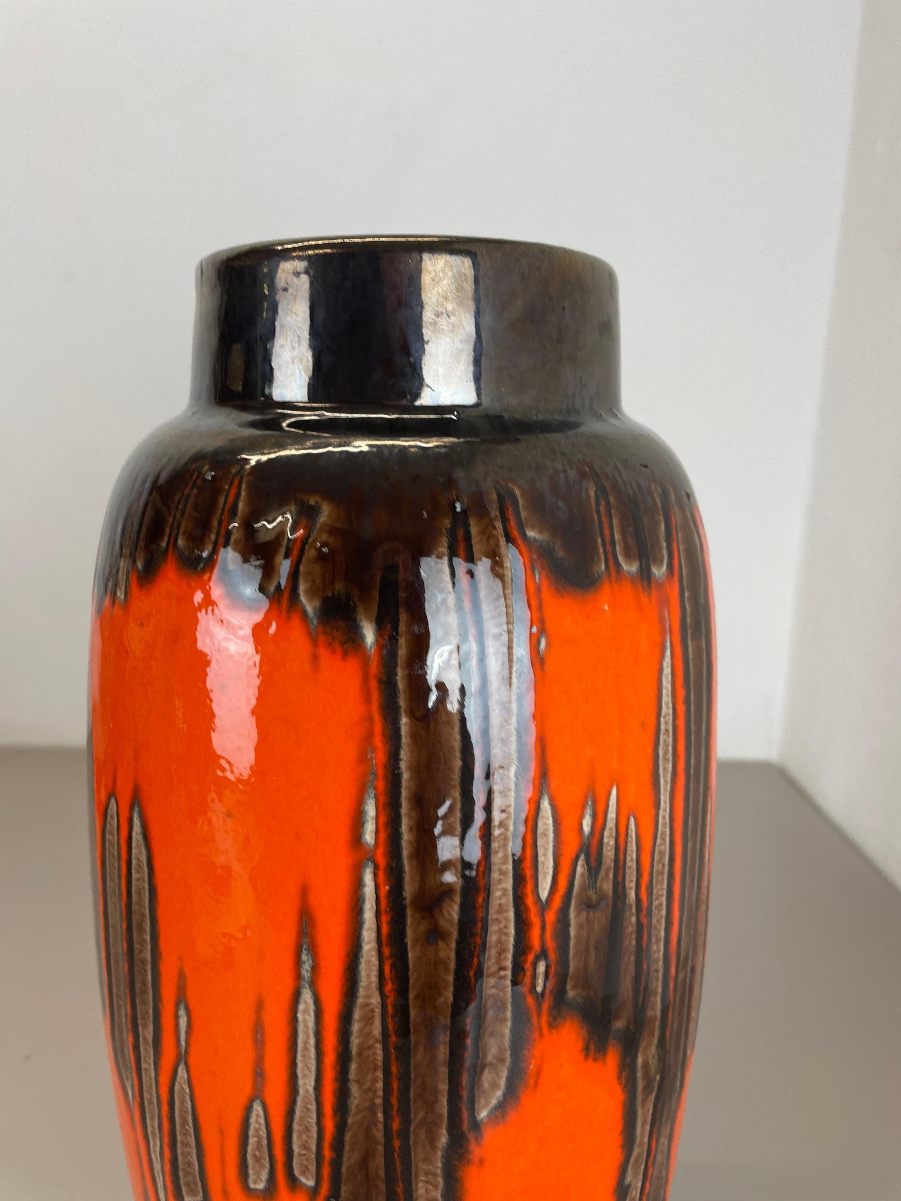 Extraordinaire vase de 38 cm en poterie Zig Zag Fat Lava par Scheurich, Allemagne, années 1970 en vente 2