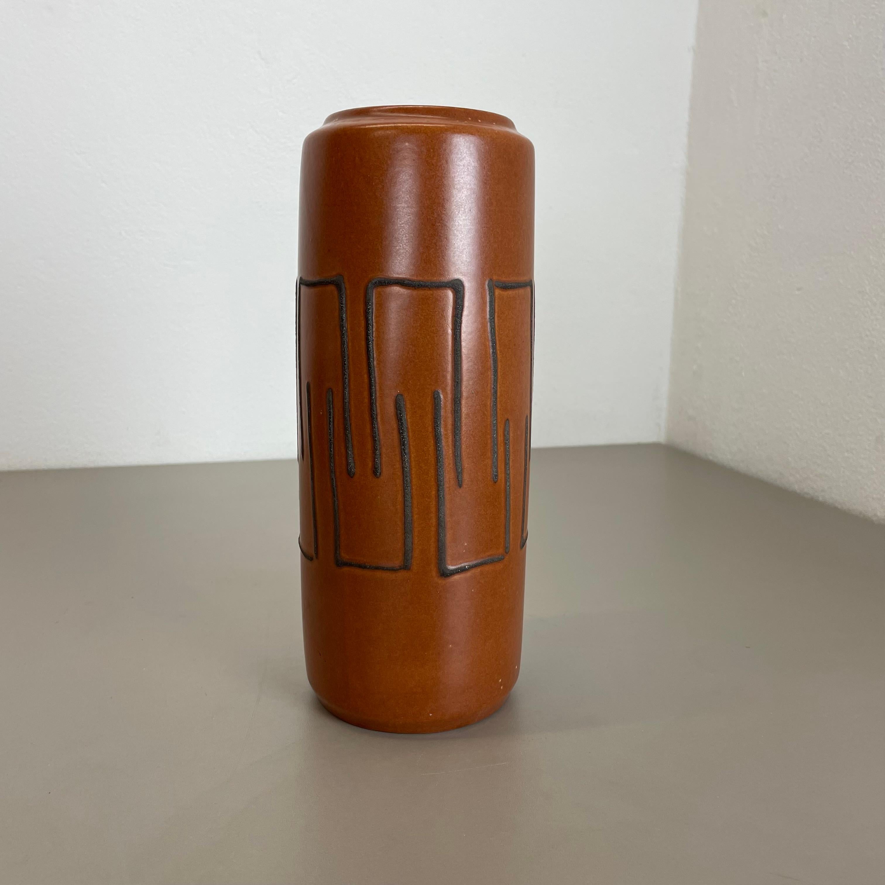 Article :

Vase d'art en lave grasse super rare marron 