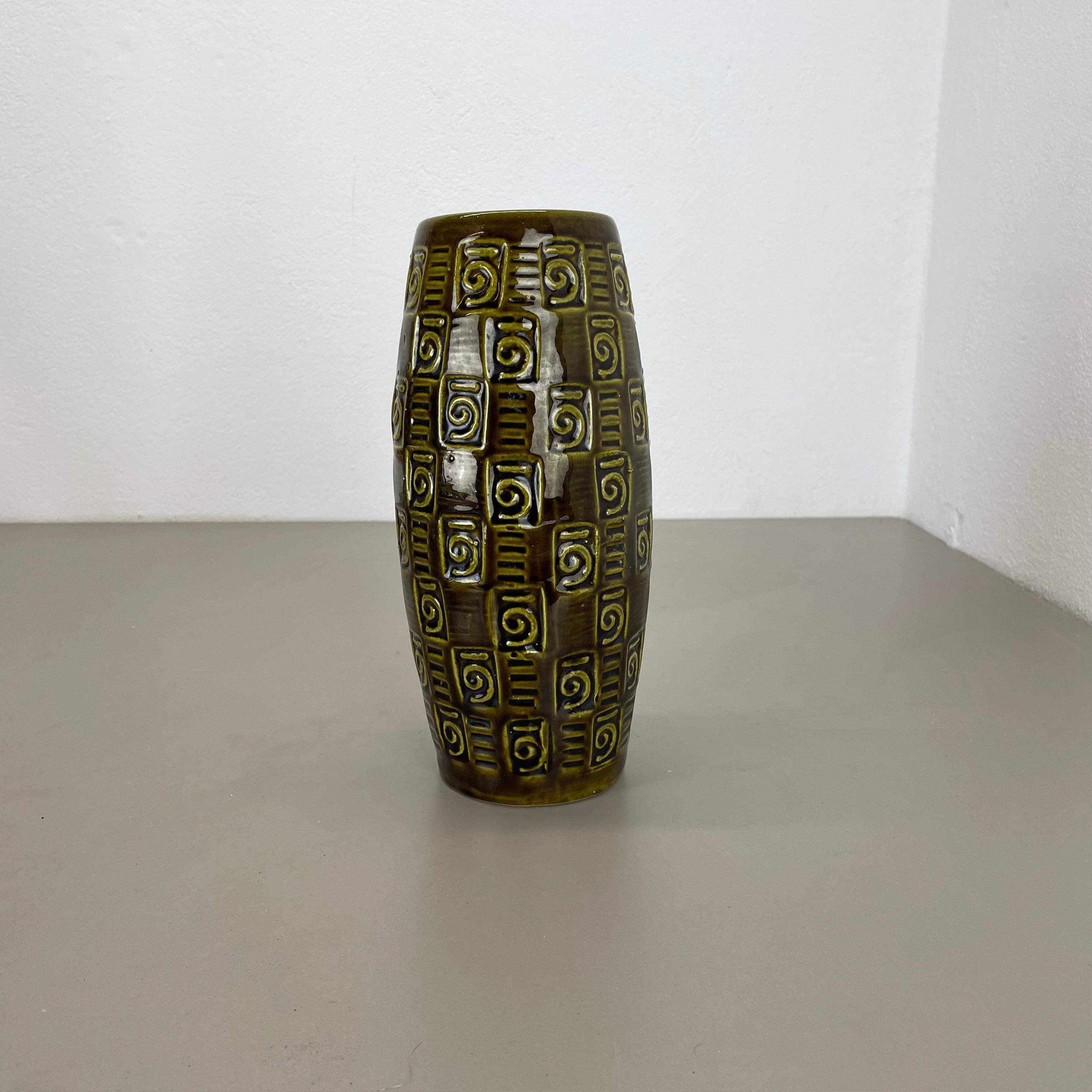 Article:

Fat lava art vase 



Producer:

Scheurich, Germany



Decade:

1970s




This original vintage vase was produced in the 1970s in Germany by Scheurich. It is made of ceramic pottery in fat lava optic. Super rare in this coloration and